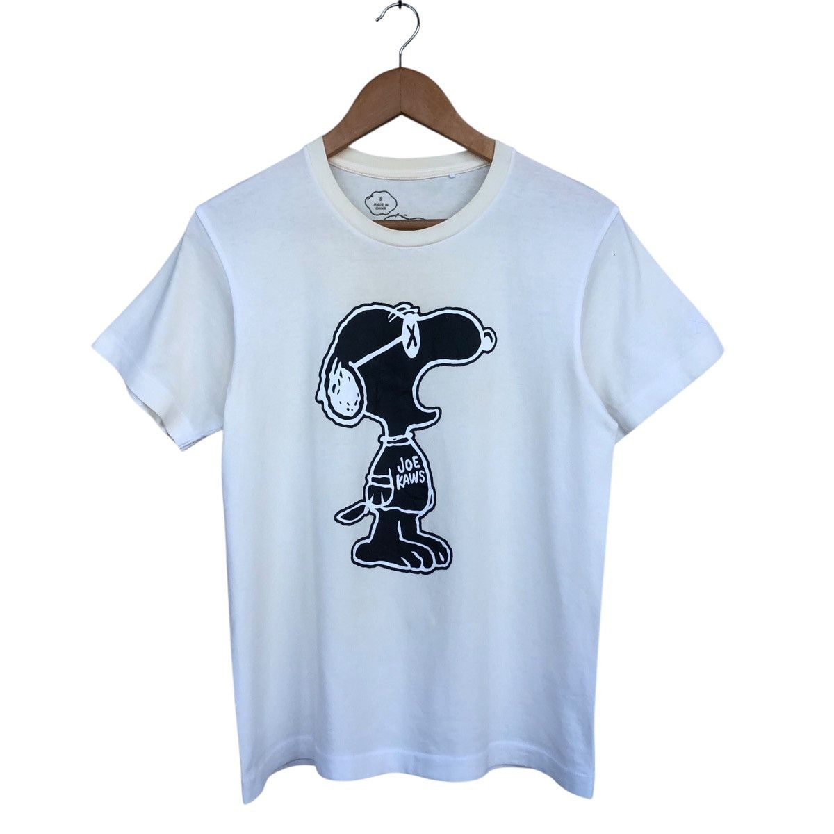 Kaws Distressed UNIQLO x kaws tshirt Size US S / EU 44-46 / 1 - 1 Thumbnail