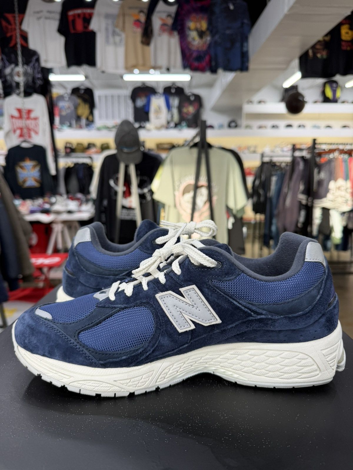 New Balance New Balance 2002R Navy Grey Size 10.5 (2022) Size US 10.5 / EU 43-44 - 4 Thumbnail