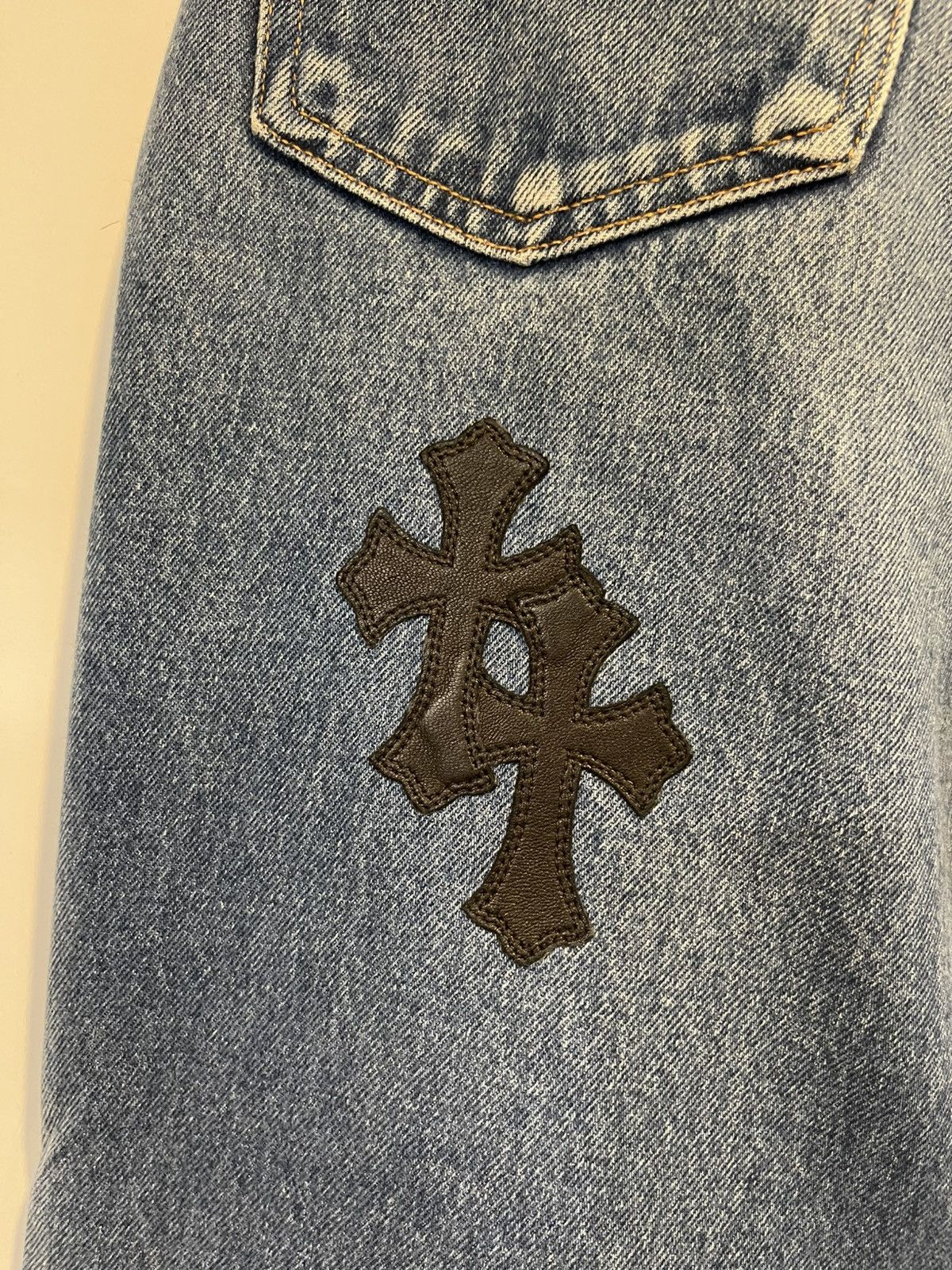 Chrome Hearts × Levi's Chrome Hearts Levi’s Cross Patch Denim Jeans Size US 34 / EU 50 - 13 Thumbnail