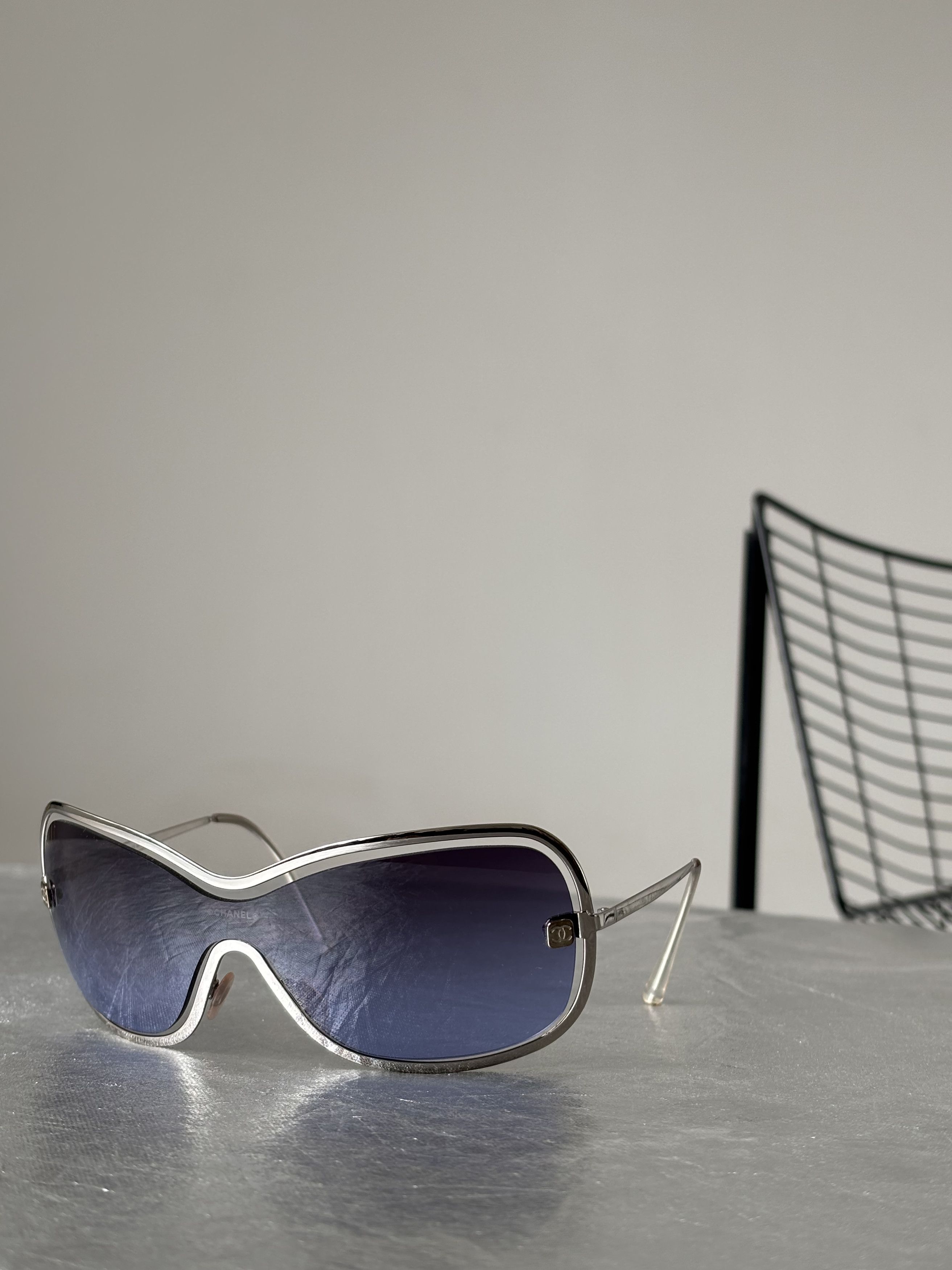 Chanel CHANEL SUNGLASSES 4031 Rhinestone 4017 Mask RI904 Size ONE SIZE - 4 Thumbnail