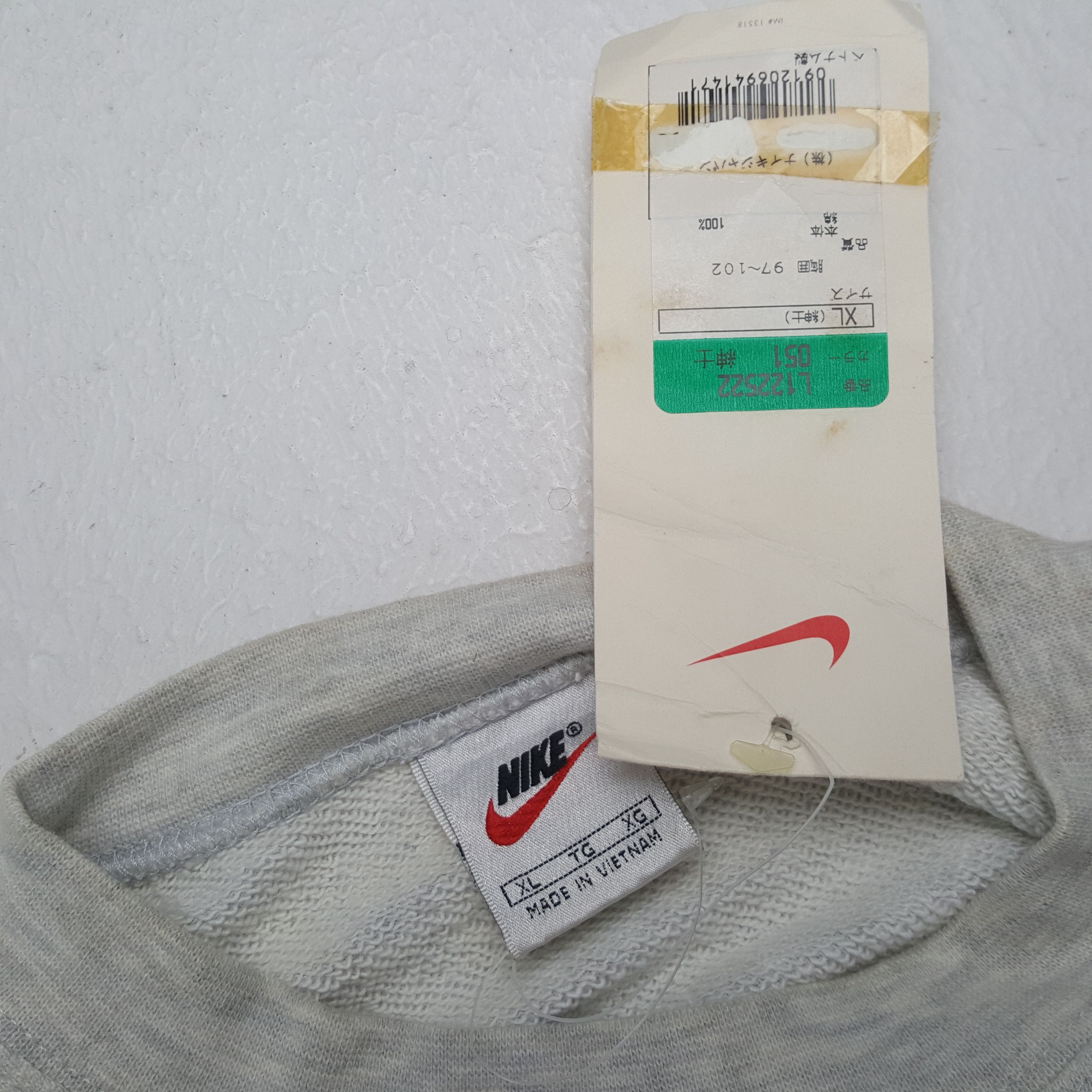 Nike Nike Small Logo Design Sweatshirt RR6 Size US L / EU 52-54 / 3 - 4 Thumbnail
