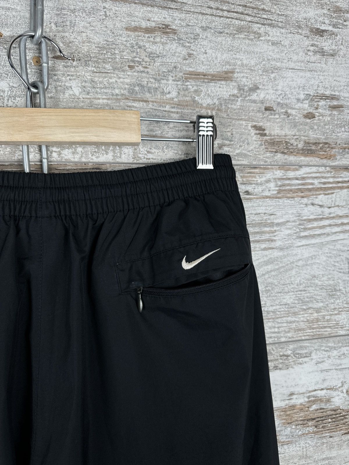 Vintage Mens Vintage Nike swoosh black pants sweatpants drill nylon Size US 32 / EU 48 - 13 Thumbnail