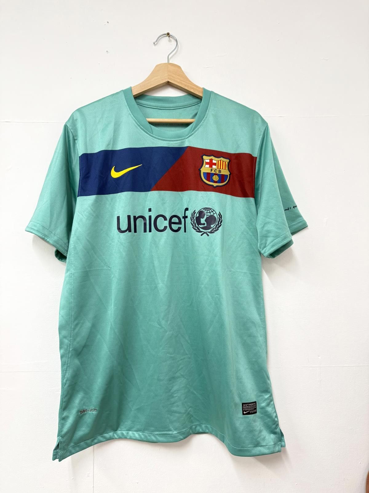 Nike Nike FC Barcelona 2007/08 Away Football Shirt Size XS Size US XL / EU 56 / 4 - 1 Thumbnail