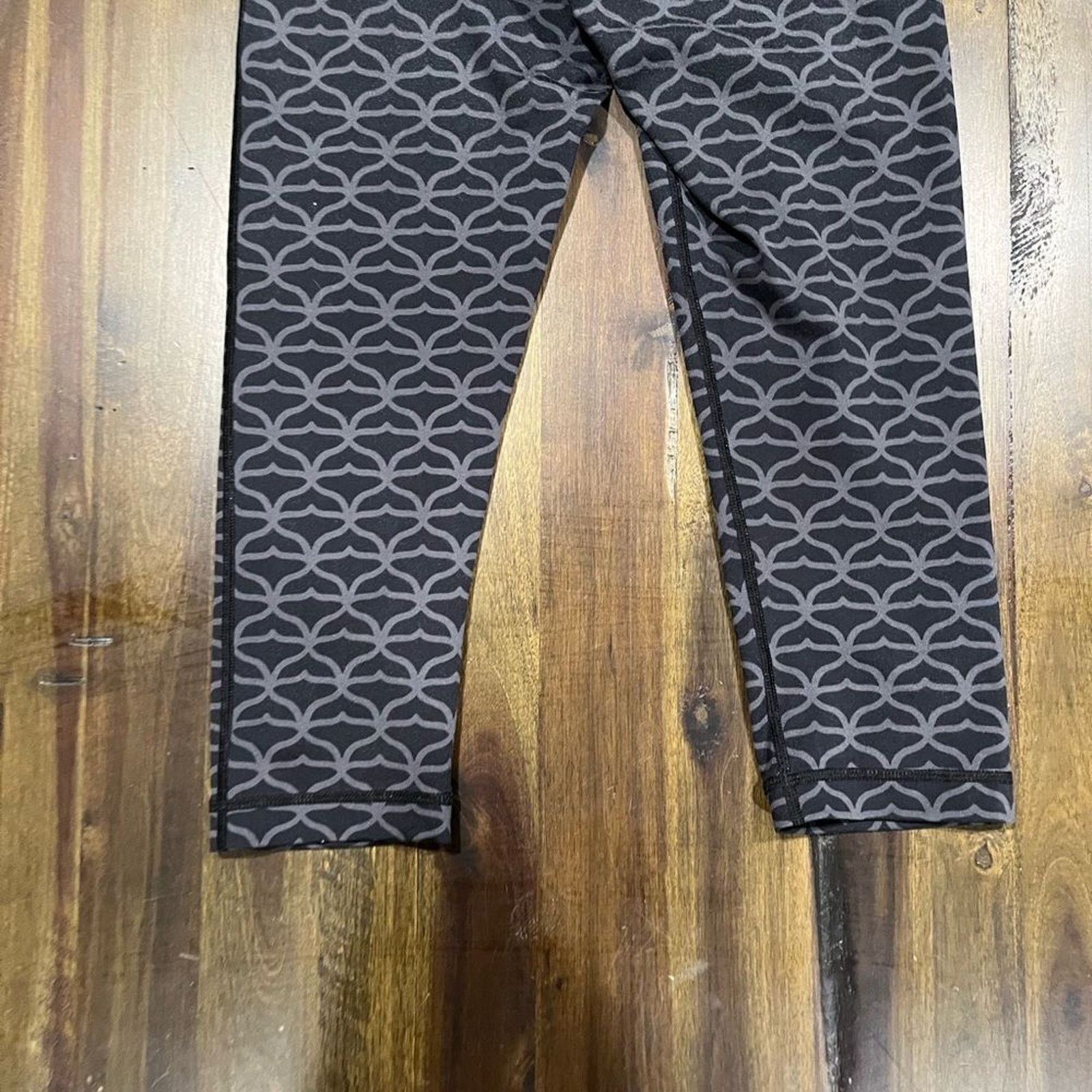 Vineyard Vines Vineyard Vines Etched Whale Tail Leggings, Women's Size XS Size 24" / US 00 / IT 34 - 6 Thumbnail