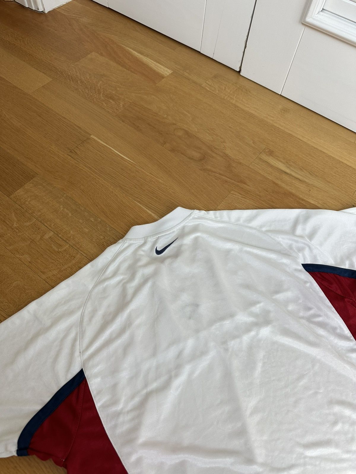 Nike Vintage Nike T-shirt Centre Logo White Size US L / EU 52-54 / 3 - 12 Thumbnail