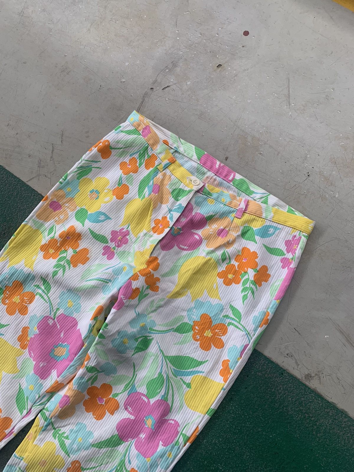 United Colors Of Benetton Floral Pants United Colors of Benetton Size 31" - 2 Thumbnail