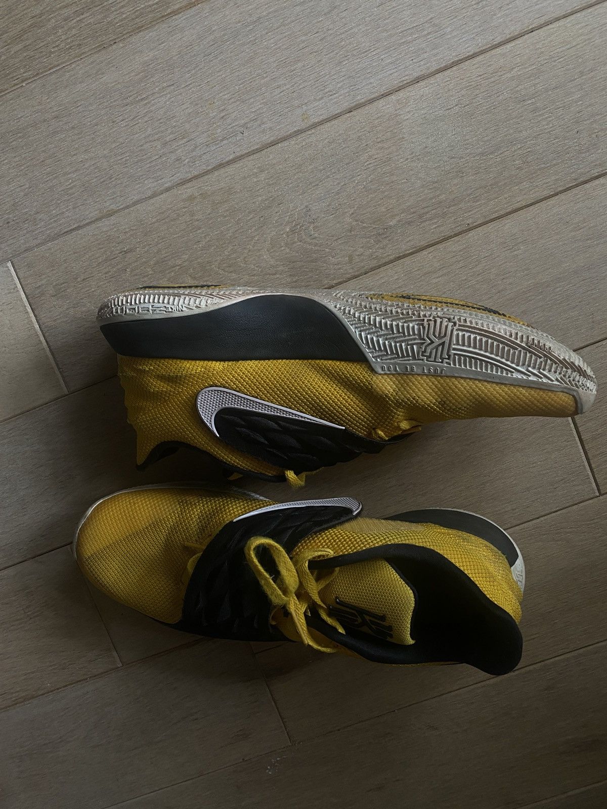 Nike Nike Kyrie Low 1 Size US 12 / EU 45 - 2 Thumbnail