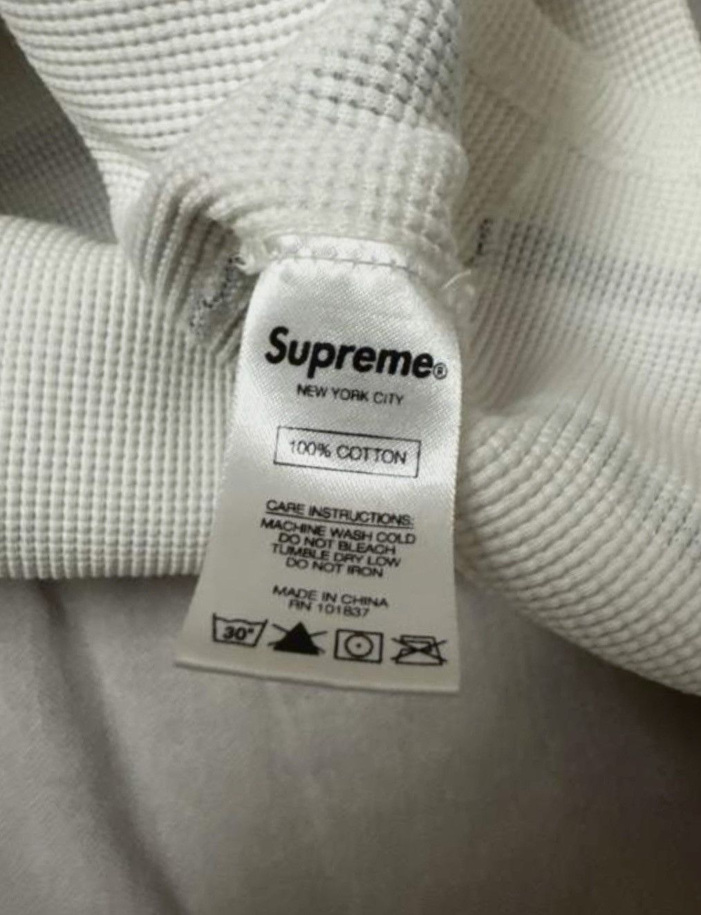 Supreme Supreme FW18 NY Waffle Thermal White Size US M / EU 48-50 / 2 - 6 Thumbnail