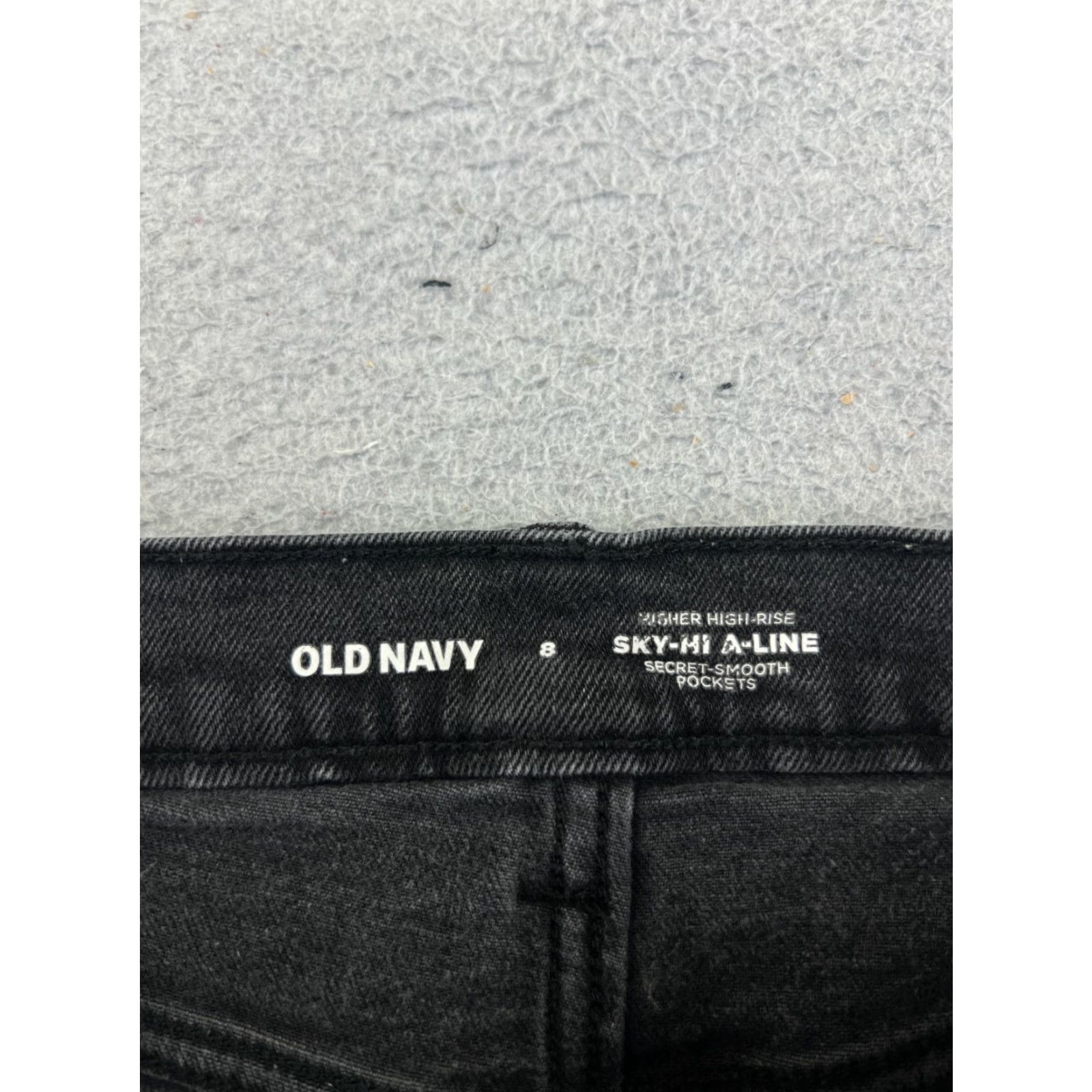Old Navy Old Navy Shorts Black Denim Button 8 27x2 2.0 Inseam Cutoff A Line Ski Hi Flat Front Cotton Blend Zip 8 Women’s Style Casual Denim Shorts Size 30" / US 8 / IT 44 - 7 Thumbnail