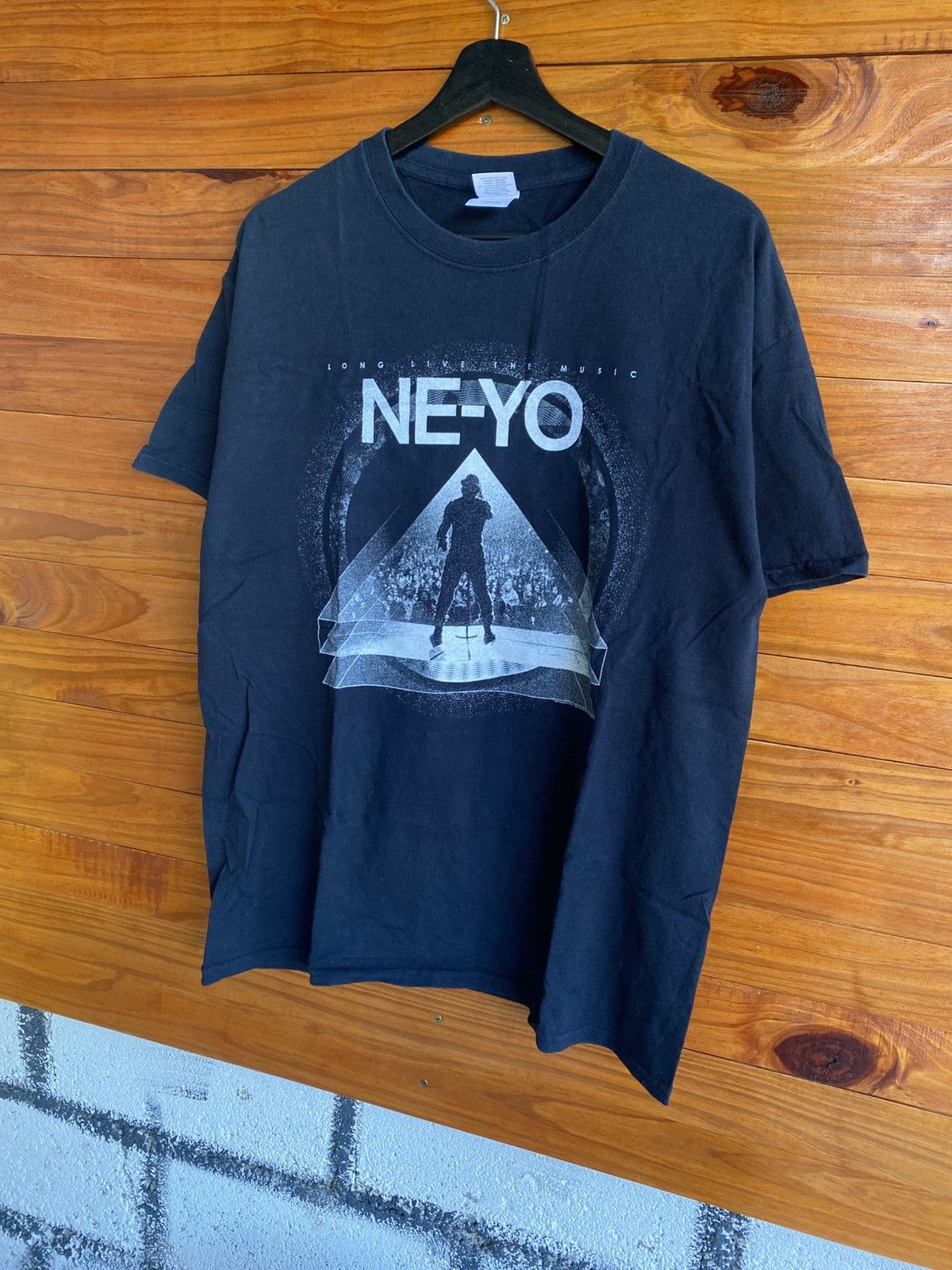 Rap Tees Vintage Ne-Yo “Long Live The Music” Concert Graphic Tee Size US L / EU 52-54 / 3 - 4 Thumbnail