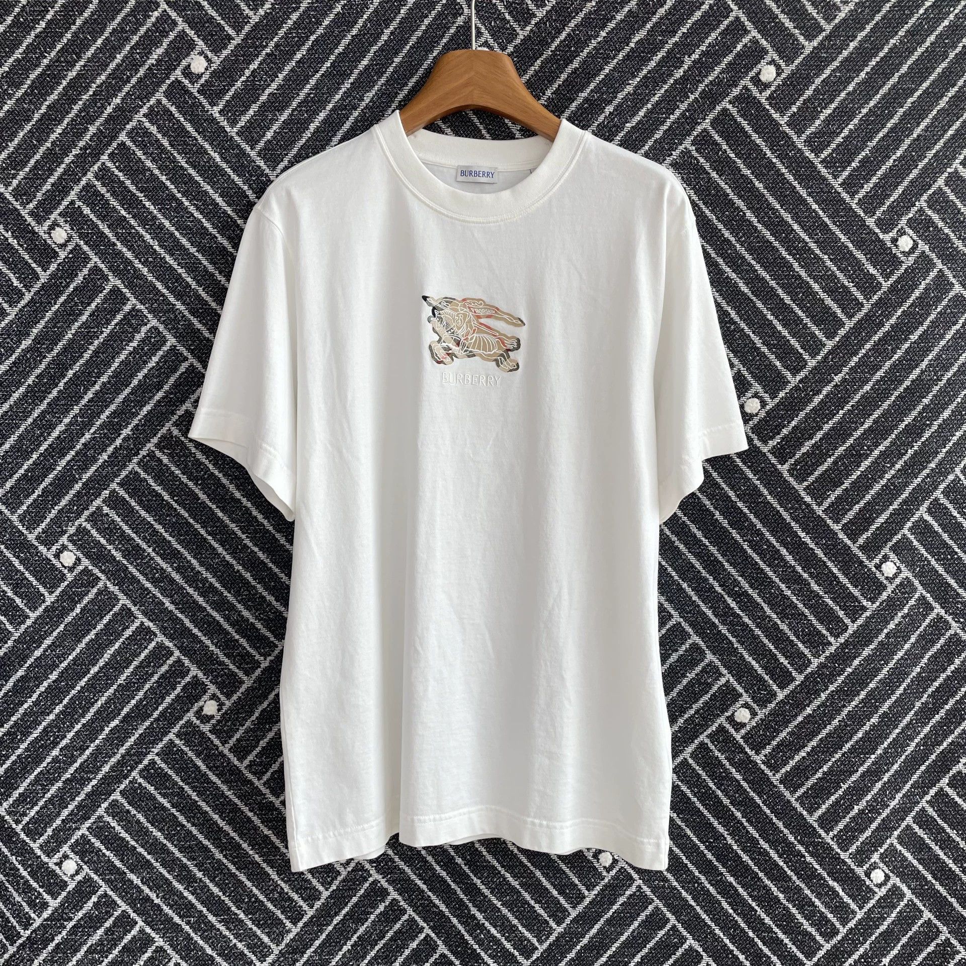 Burberry Burberry Equestrian Knight Check T-shirt Women's White L Size L / US 10 / IT 46 - 1 Thumbnail