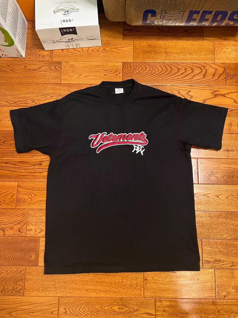 Vetements Vetements 23ss slogan short-sleeve, size M Size US M / EU 48-50 / 2 - 1 Thumbnail