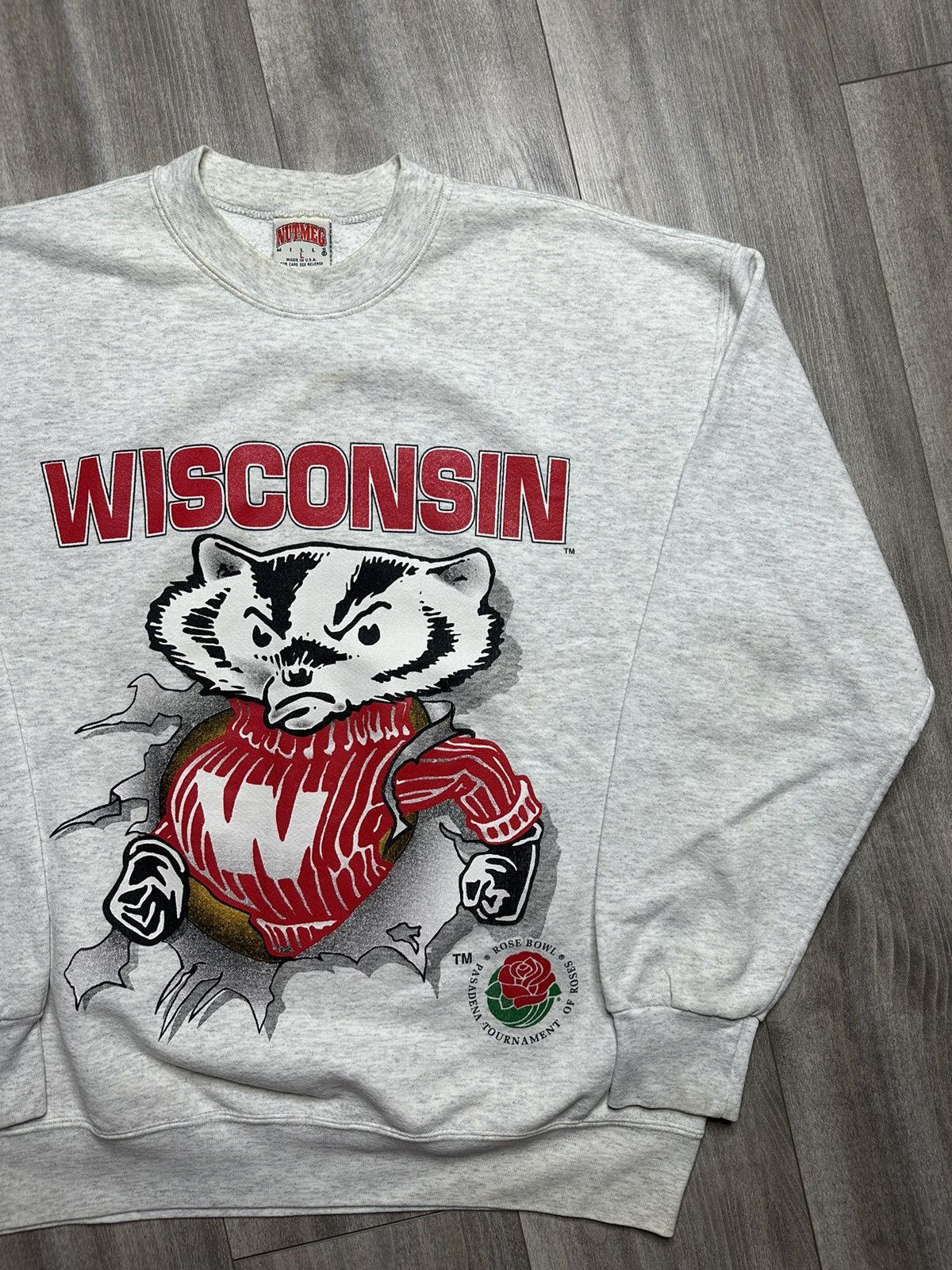 Image of Made In USA x Nutmeg Mills Vintage 90's Nutmeg Mills Wisconsin Badgers Sweatshirt in Grey (Size Lar