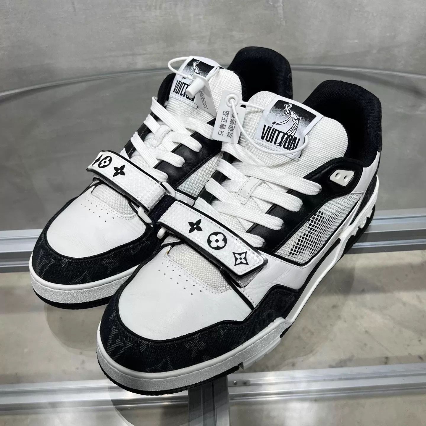 Louis Vuitton LV Trainer BW Velcro UK8/42 YH26201 Size US 9 / EU 42 - 2 Thumbnail