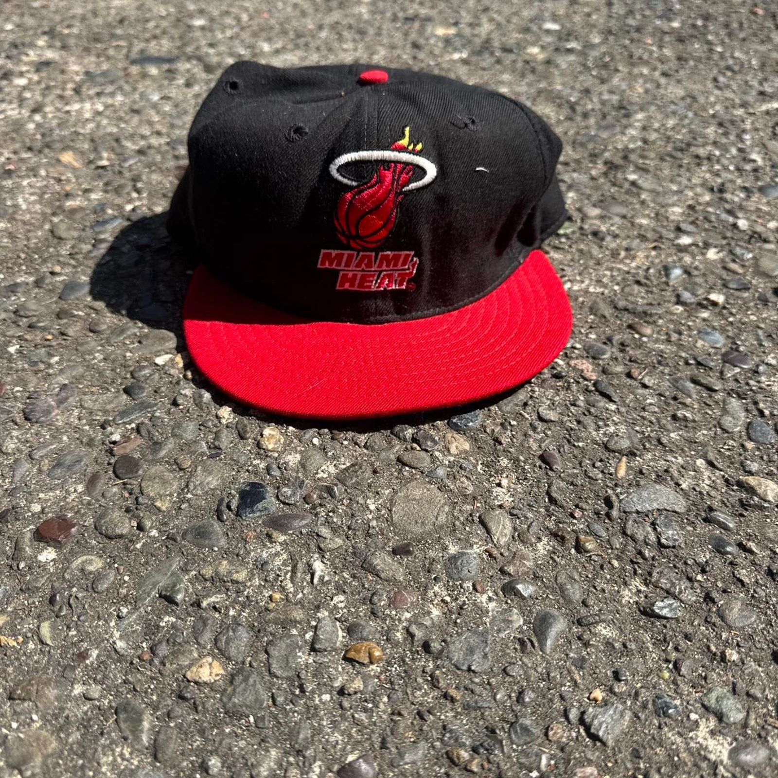 NBA Vintage NBA Miami Heat Fitted Hat – Size 7 1/4 Size 40 - 6 Thumbnail
