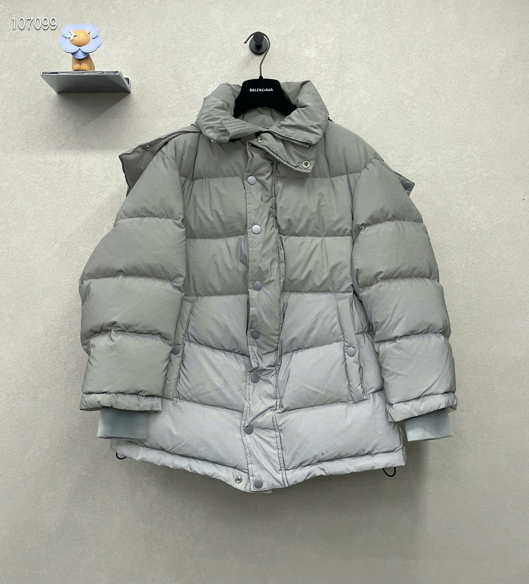Balenciaga Balenciaga grey reflective down jacket 2501-Nextarrow Size XXL / US 16-18 / IT 52-54 - 1 Thumbnail