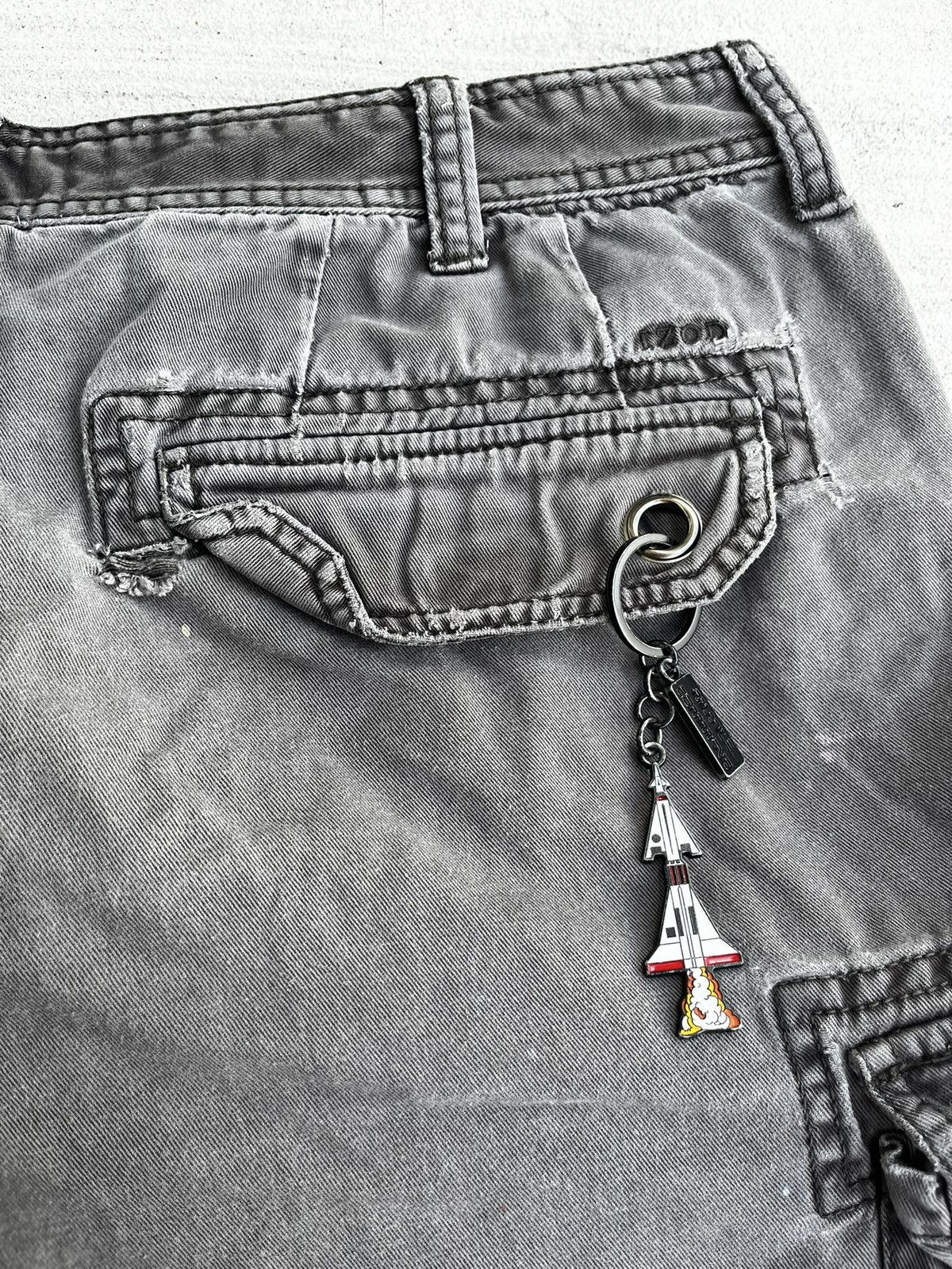 Izod × Vintage Gray custom shorts, size 36 super distressed Size US 36 / EU 52 - 4 Thumbnail