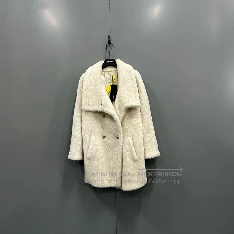 Max Mara Max Mara Off-white Fur Coat Size XS / US 0-2 / IT 36-38 - 1 Thumbnail