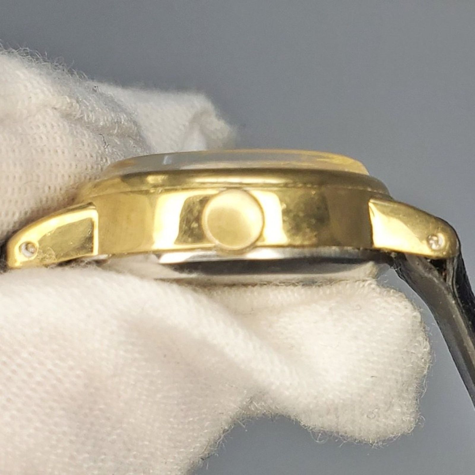 Disney Disney X Lorus Vintage Gold-Toned Mickey Mouse Oval Watch Size ONE SIZE - 5 Thumbnail