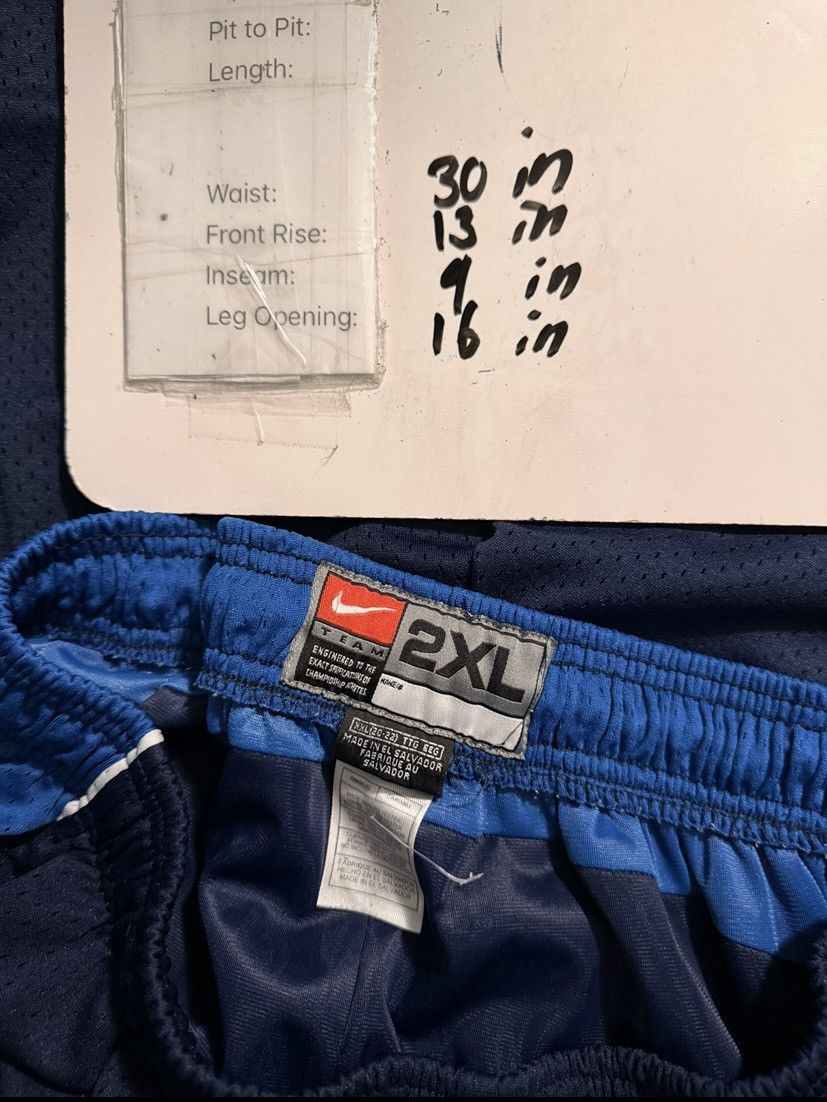 NBA Vintage Nike Dallas Mavericks NBA Shorts Size US 30 / EU 46 - 4 Thumbnail