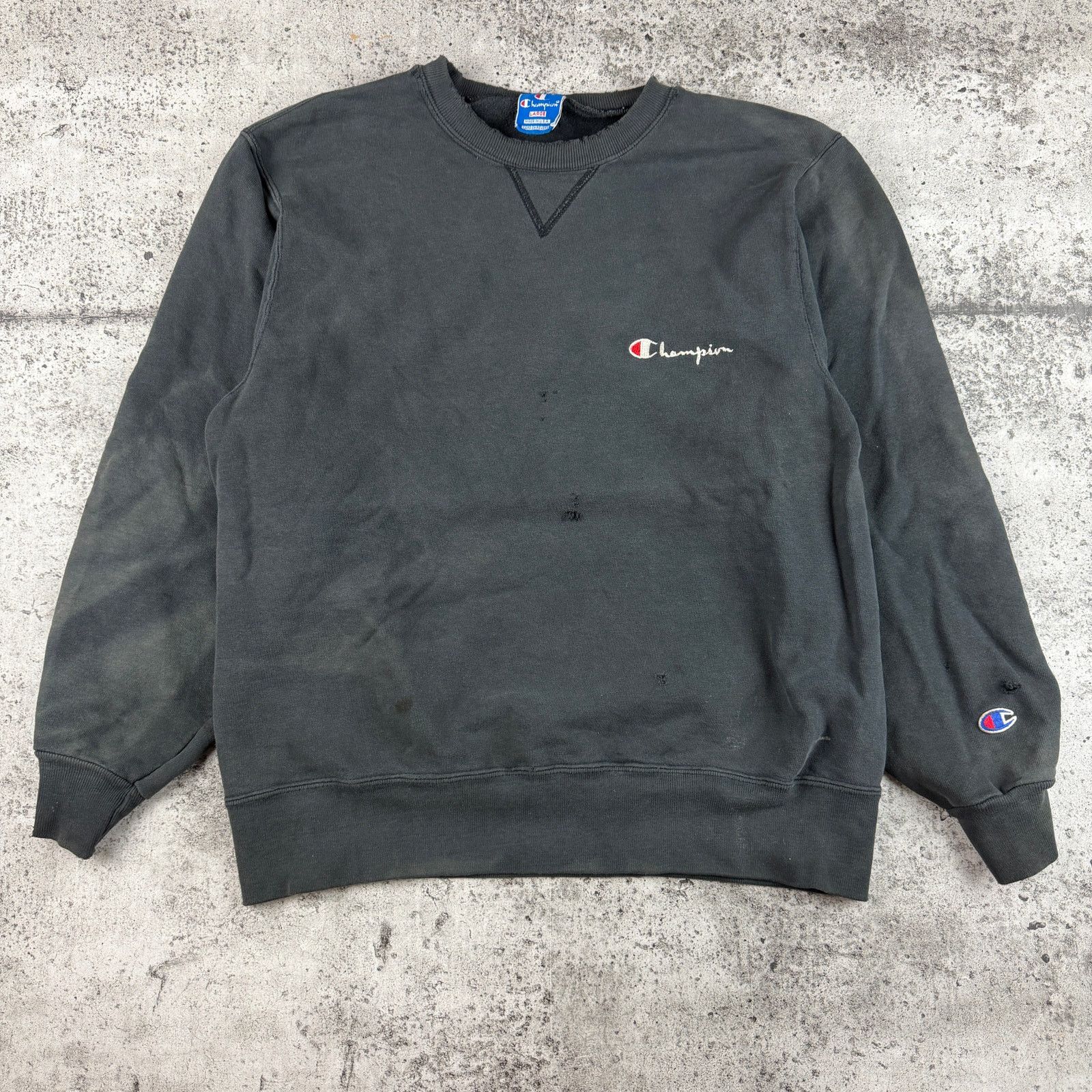 Champion Vintage Champion Sweatshirt Distressed Size Medium USA Made Size US M / EU 48-50 / 2 - 2 Thumbnail