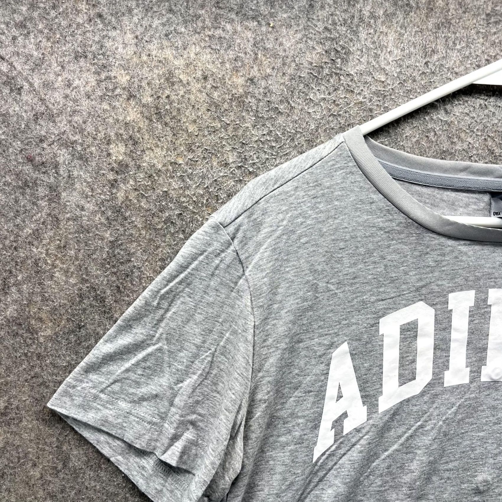 Adidas Adidas Shirt Womens Medium Gray Cropped Crew Neck Short Sleeve Top Spell Boxy Size M / US 6-8 / IT 42-44 - 3 Thumbnail