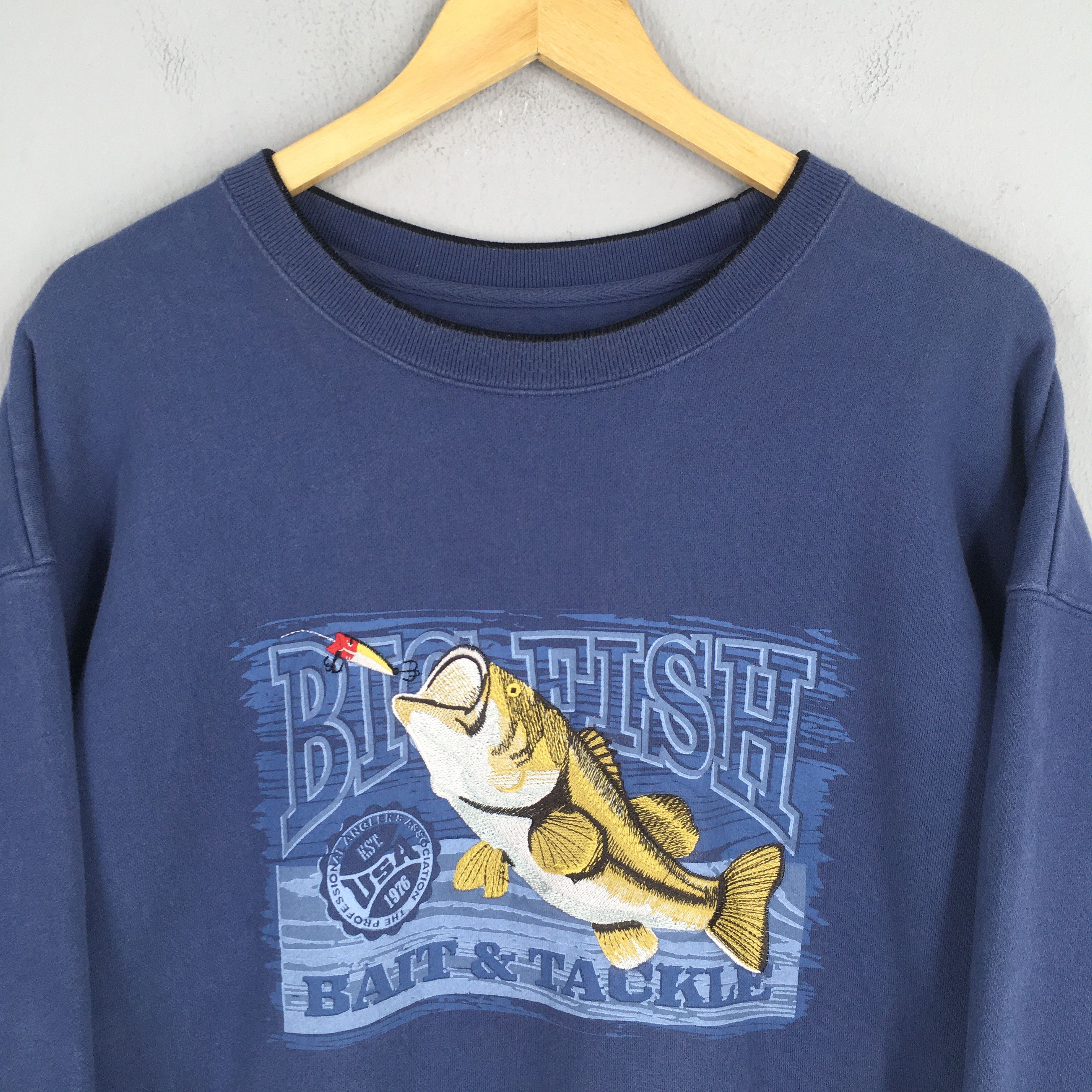 Habitat Vintage Largemouth Bass Fish Blue Sweatshirt XLarge Size US XL / EU 56 / 4 - 2 Thumbnail