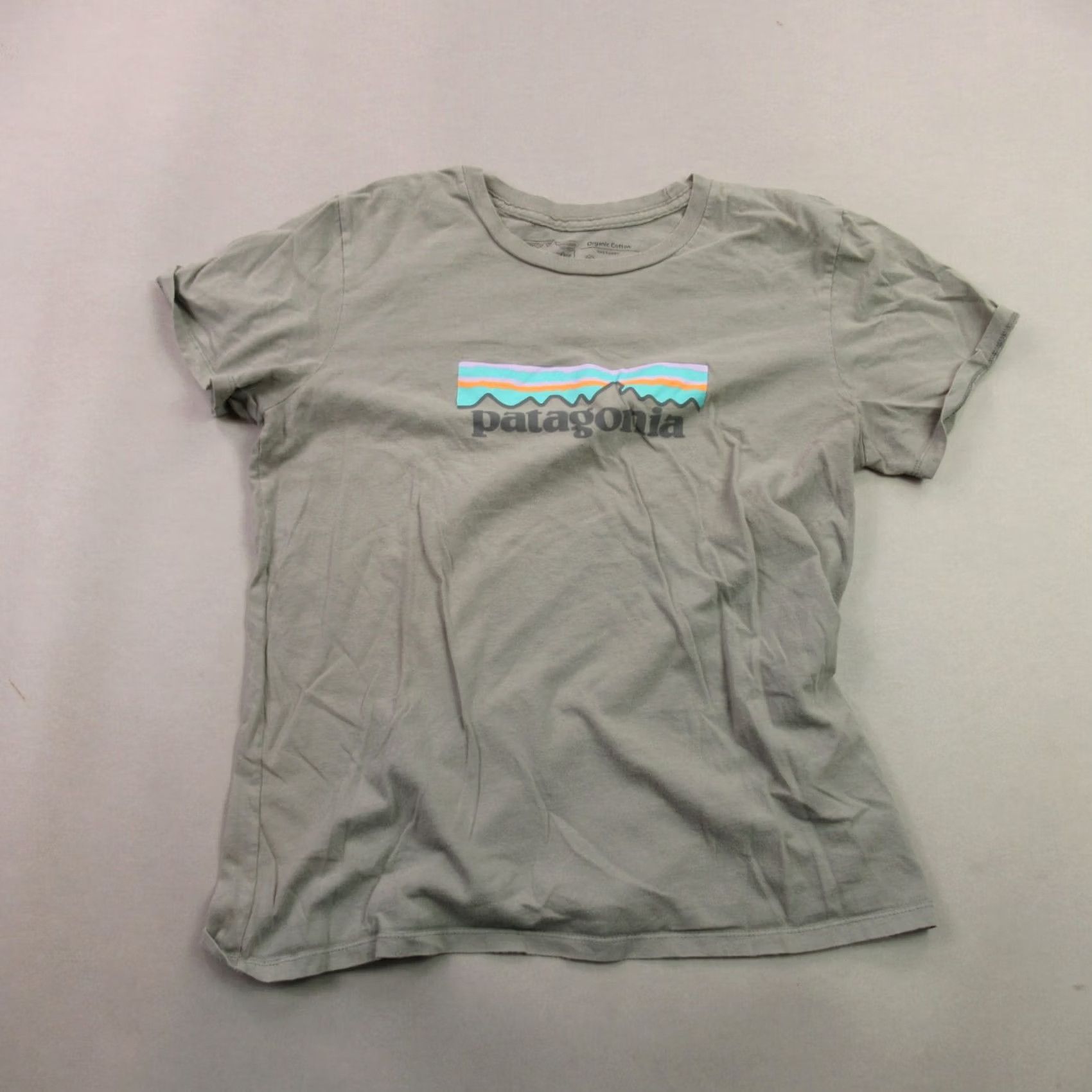 Patagonia Patagonia Womens Small Short Sleeve Crew Neck Pullover Gray Knit Lightweight Size S / US 4 / IT 40 - 2 Thumbnail