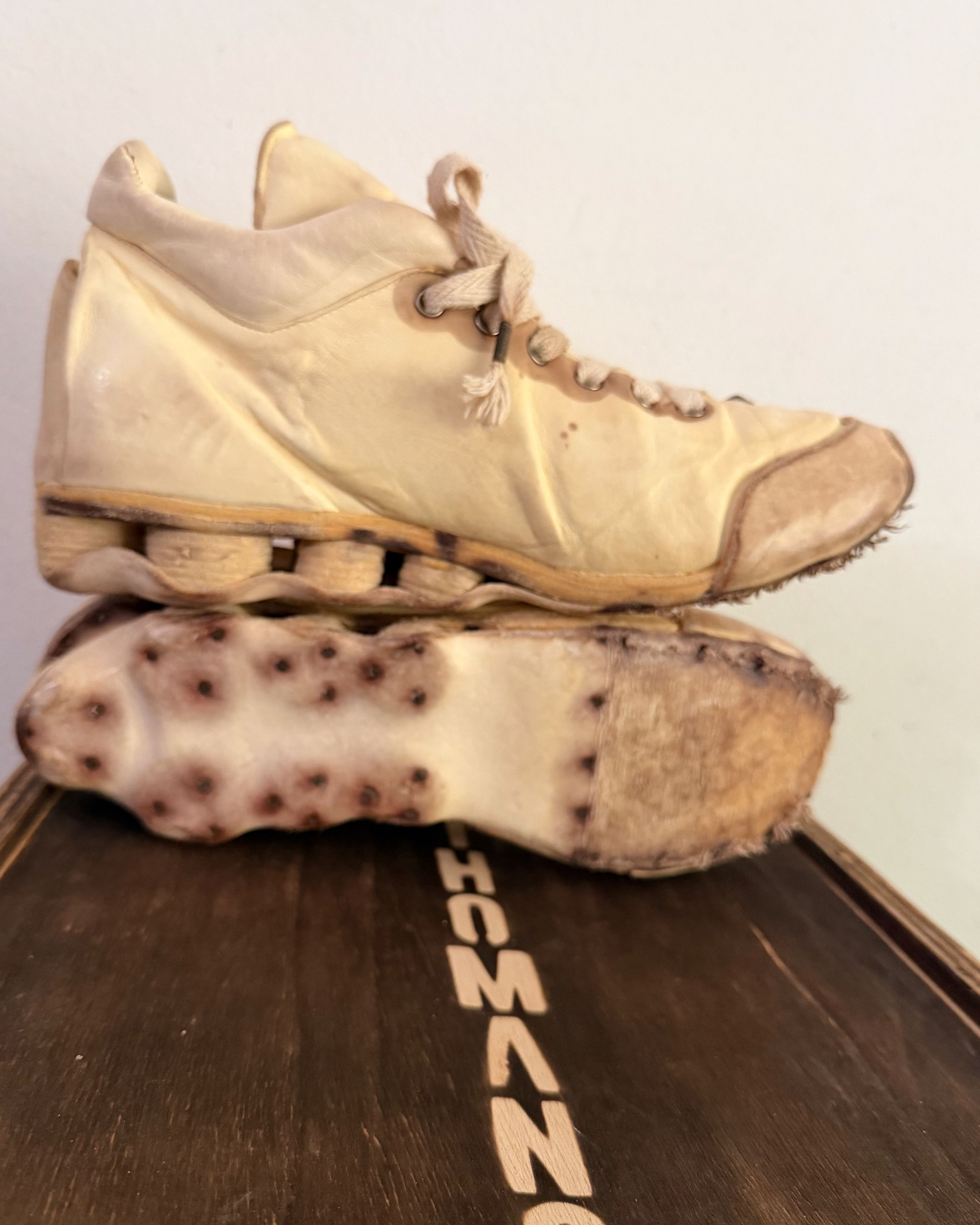 Nihomano Sculpted Handmade Natural Leather Sneakers Size US 9 / EU 42 - 1 Thumbnail