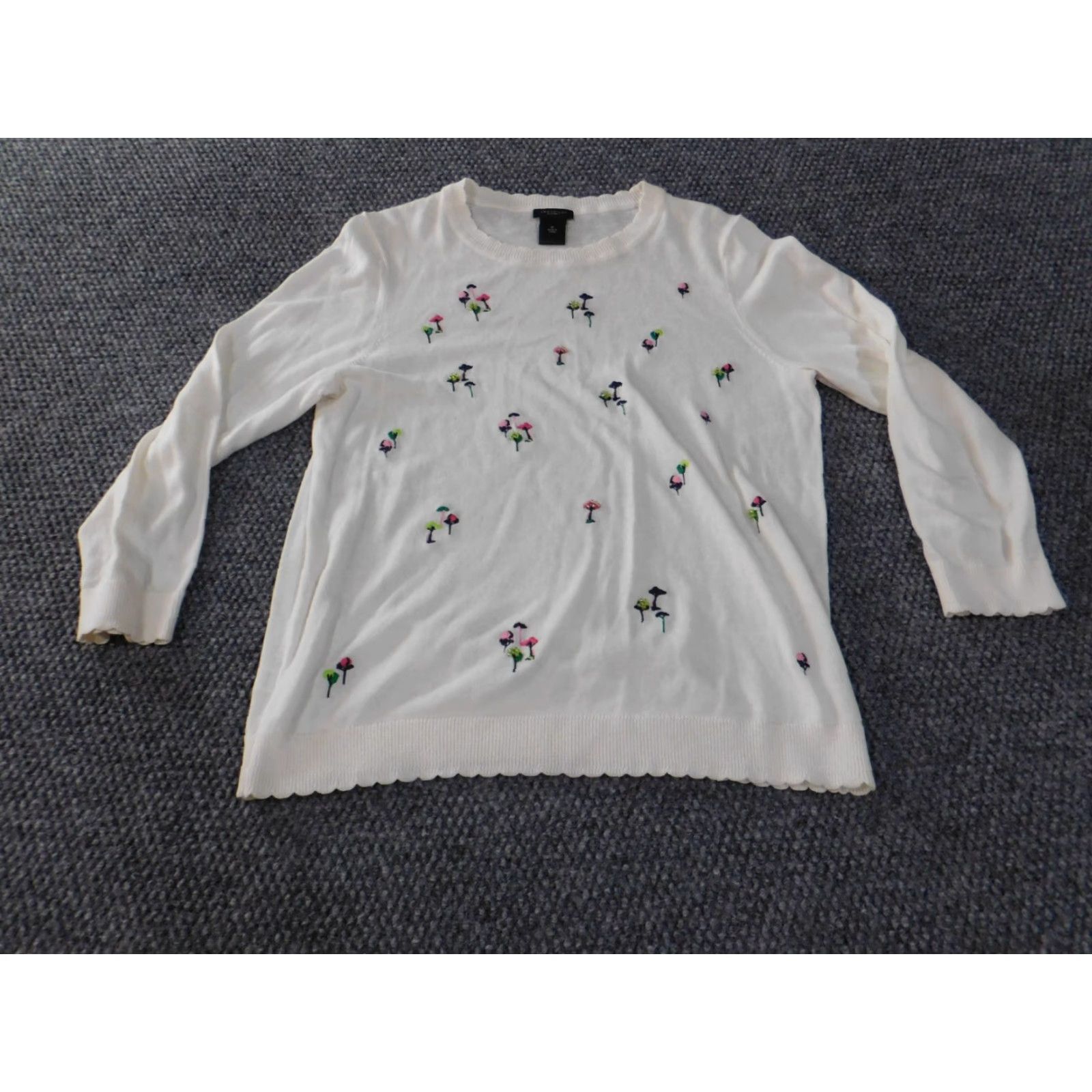 Ann Taylor Ann Taylor Sweater Pullover Floral Knit Crew Neck Beige Medium M Women Size M / US 6-8 / IT 42-44 - 2 Thumbnail