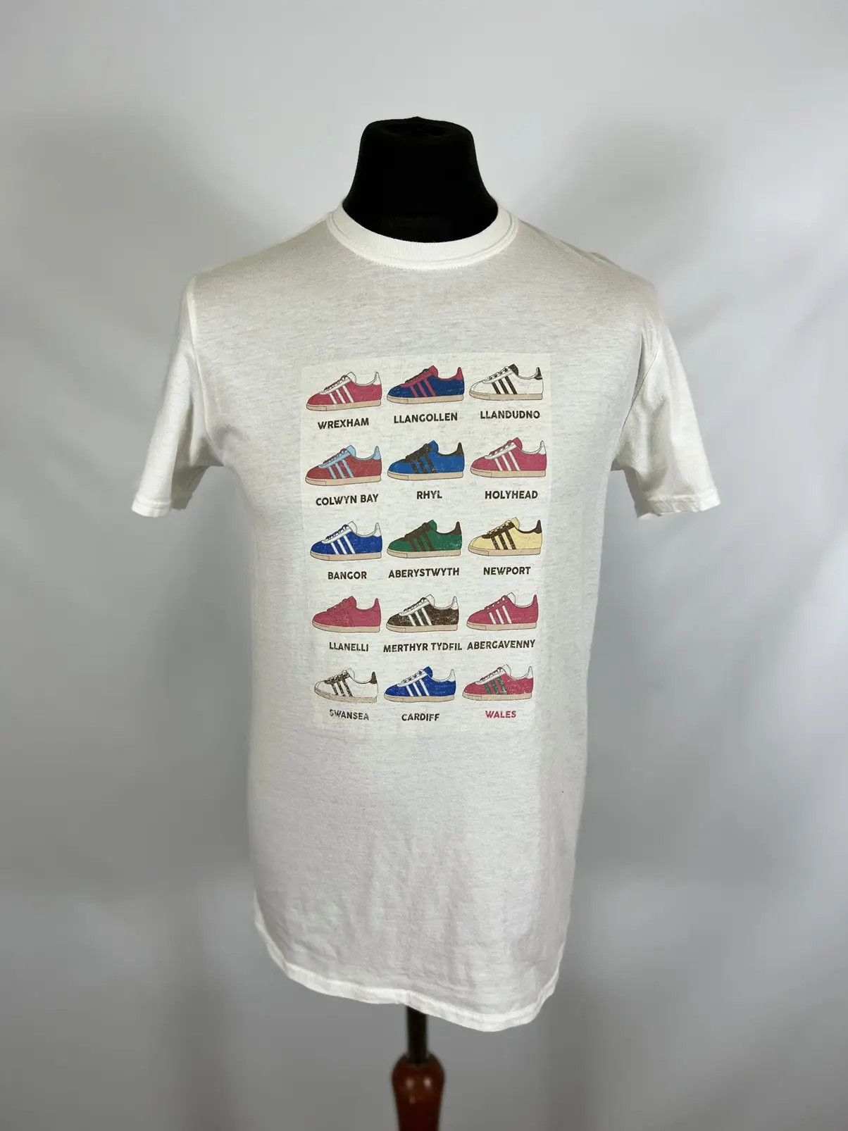 Band Tees × Other UK × Vintage Gildan T-shirt The Adidas Footwear collection Size US M / EU 48-50 / 2 - 1 Thumbnail