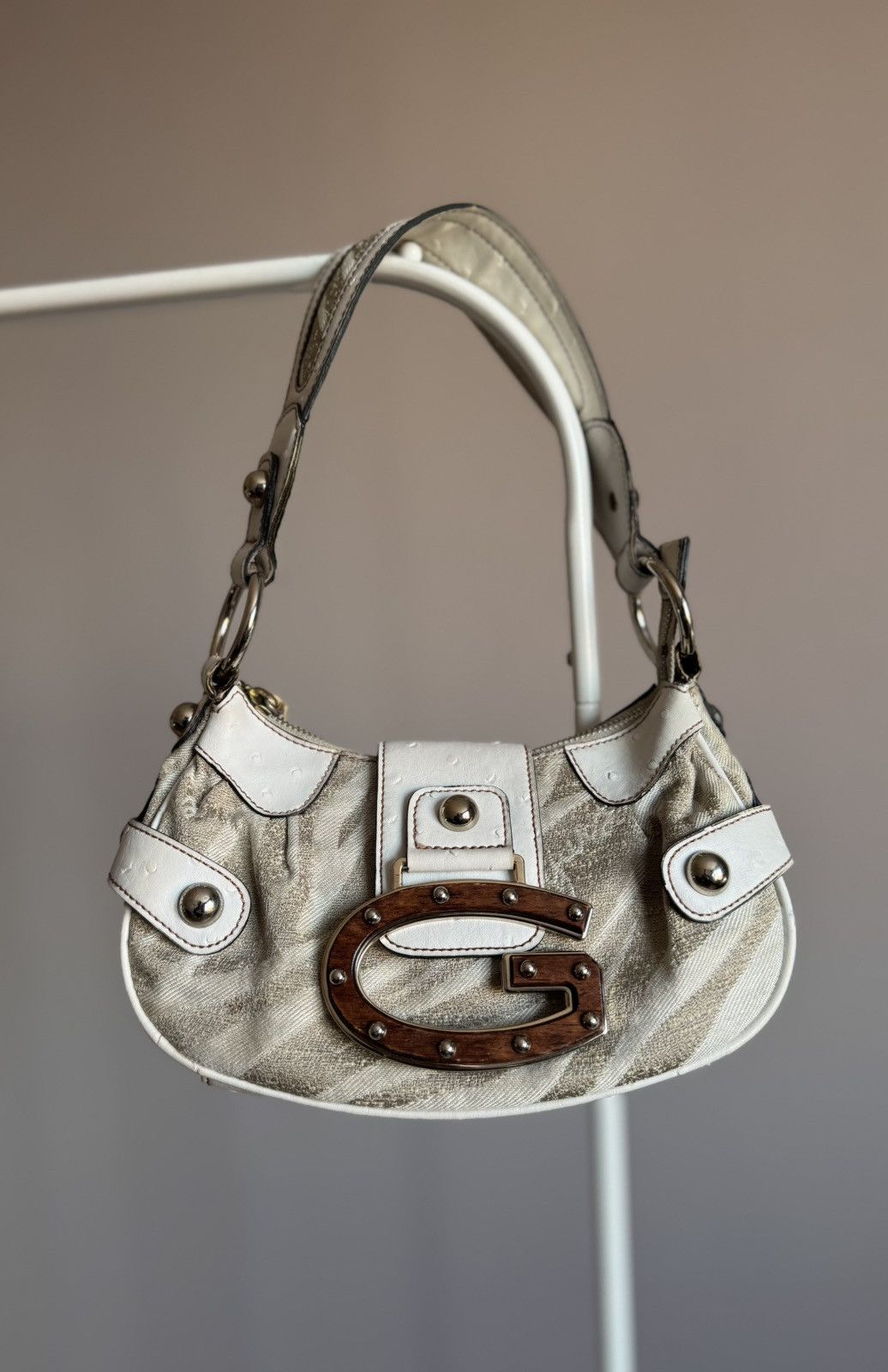 Guess Vintage Guess Y2K Cream Baguette Ostrich Effect Shoulder Bag Size ONE SIZE - 6 Thumbnail