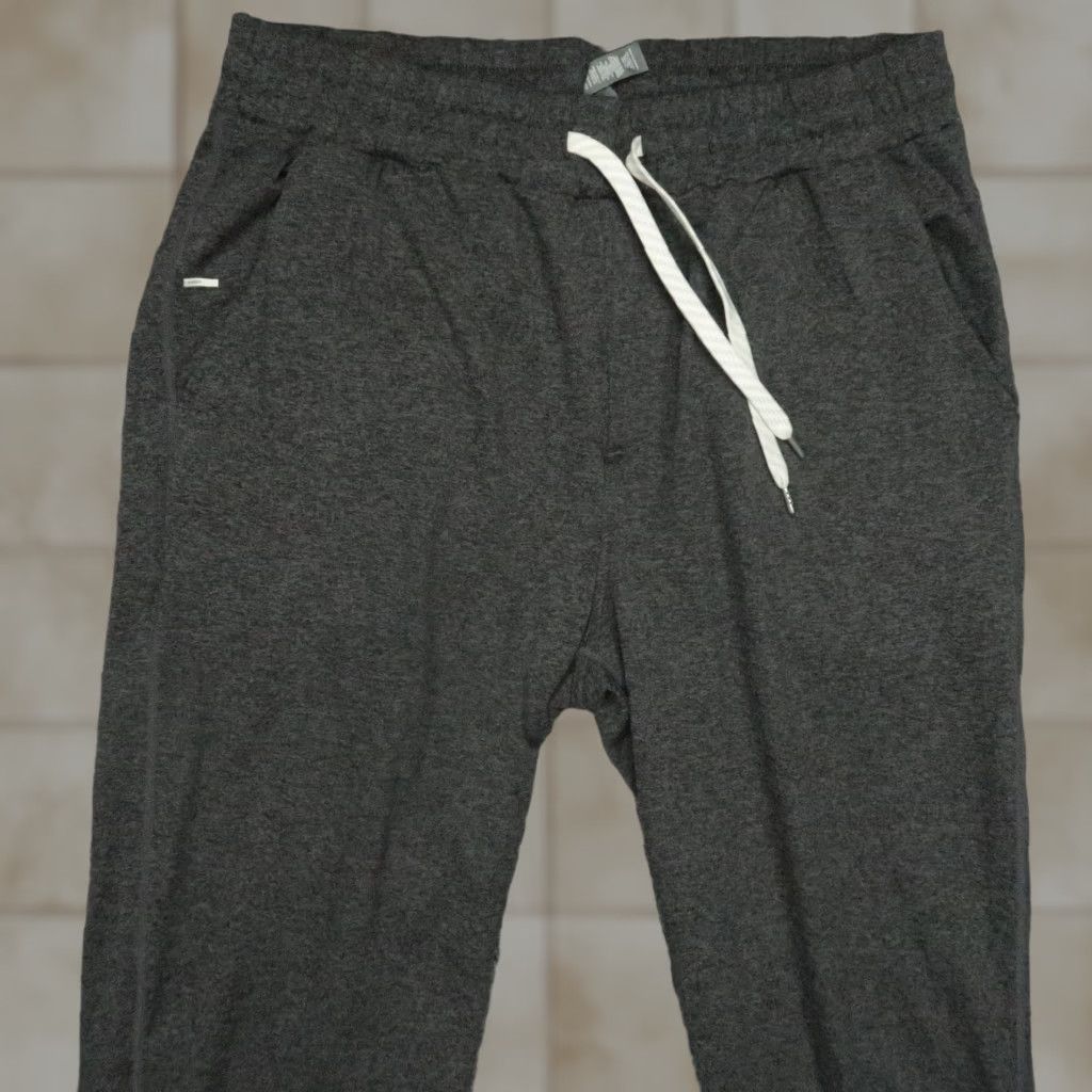 Vuori Vuori Pants Mens XL Charcoal Gray Ponto Performance Dreamknit Lightweight Sweatpants Tapered Inseam 31 Pockets Size US 36 / EU 52 - 1 Thumbnail