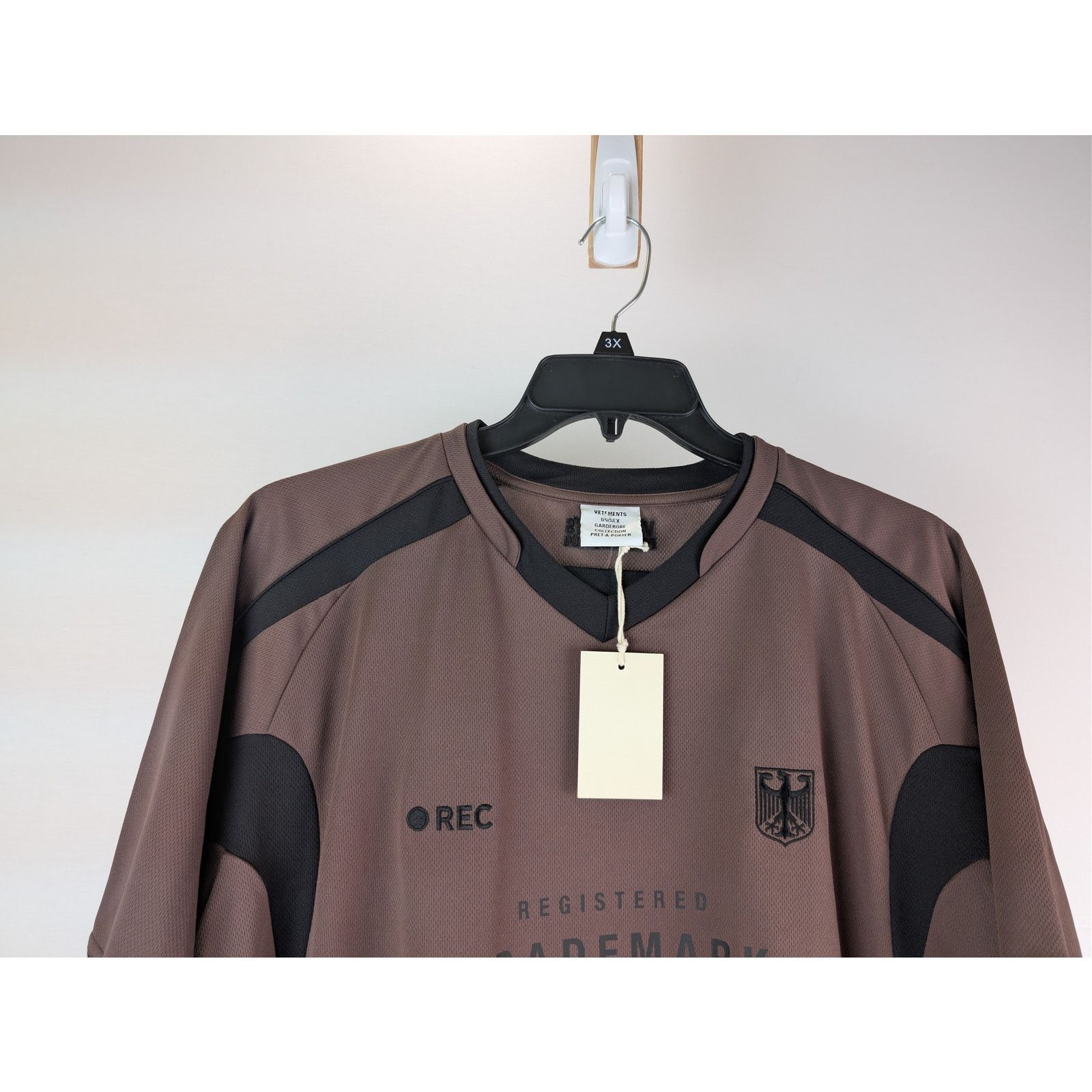 Vetements o1rshd1 Trademark Football Jersey T-Shirt in chocolate brown Size US S / EU 44-46 / 1 - 4 Thumbnail