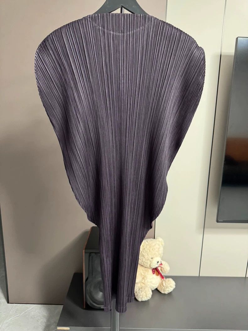 Issey Miyake Issey Miyake size:3 A long, irregular-shaped round top in Size S / US 4 / IT 40 - 2 Thumbnail