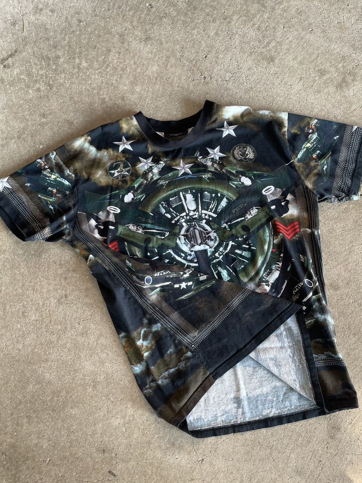 Givenchy Givenchy Air Plane T-shirt Size US XL / EU 56 / 4 - 2 Thumbnail