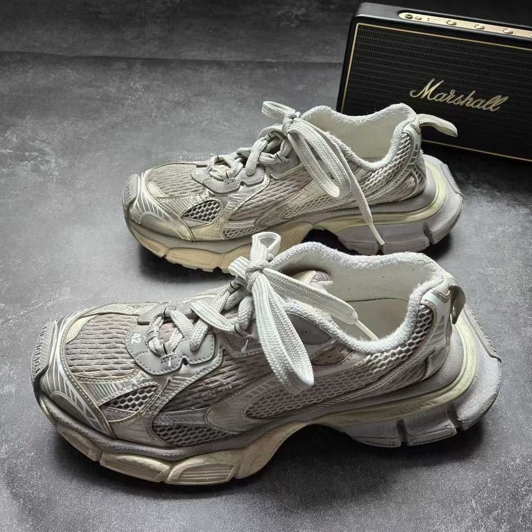 Balenciaga Balenciaga Beige Lowtop Sneakers XXXL Men Size US 10 / EU 43 - 1 Thumbnail
