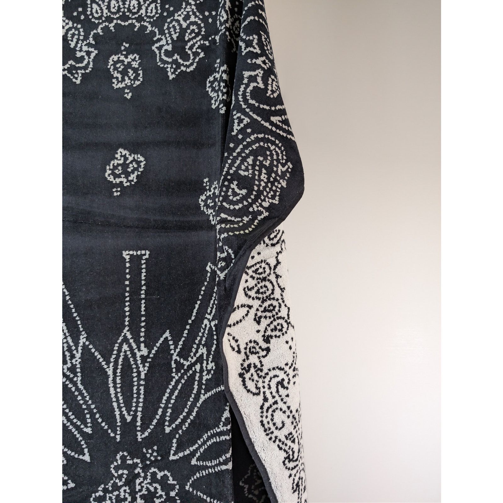 Amiri o1rshd1 Size: OS / Q:3 / bandana cotton towel in Black/White Size ONE SIZE - 7 Thumbnail