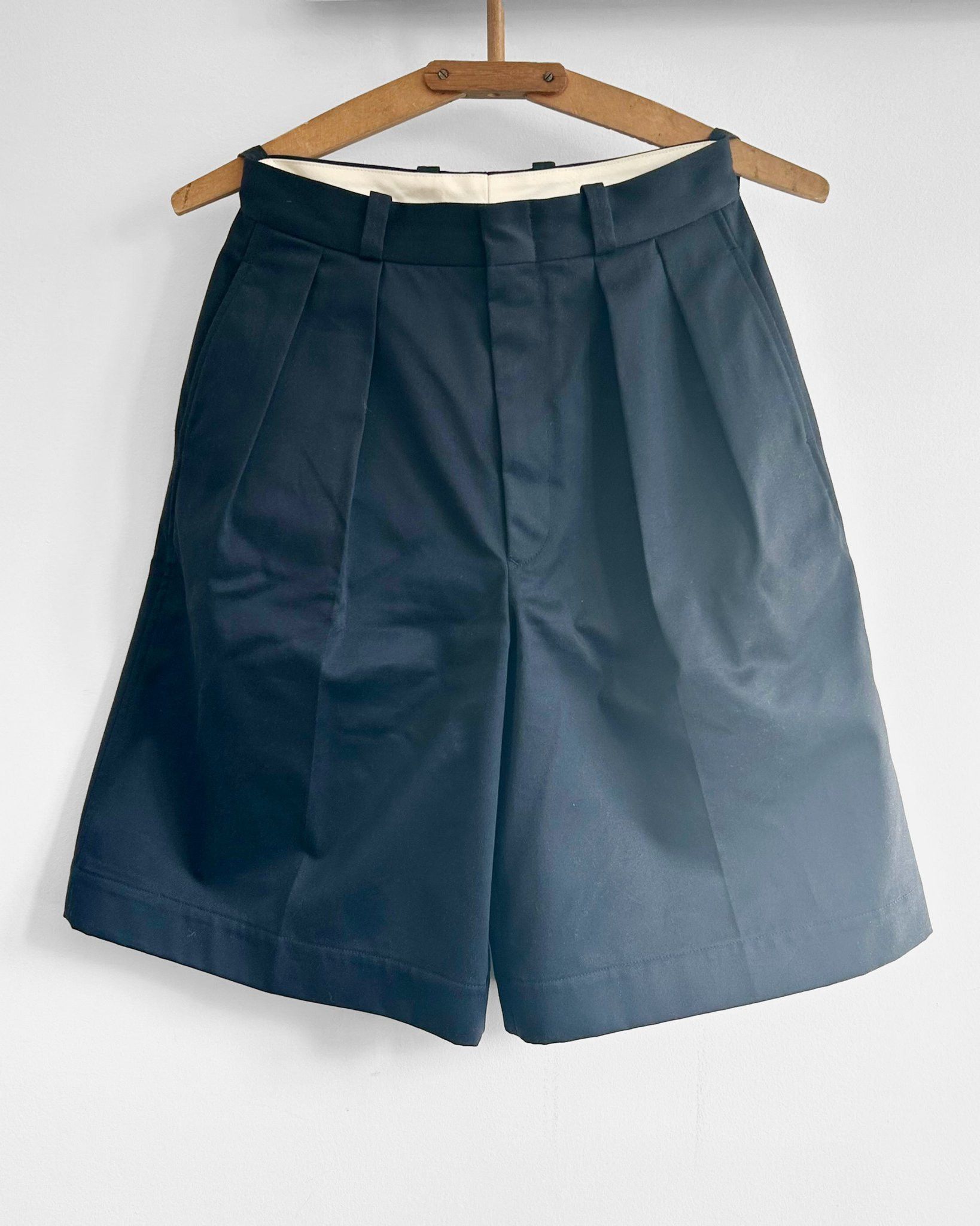 Nanamica Double Pleat Chino Shorts Size 27" / US 4 / IT 40 - 1 Thumbnail