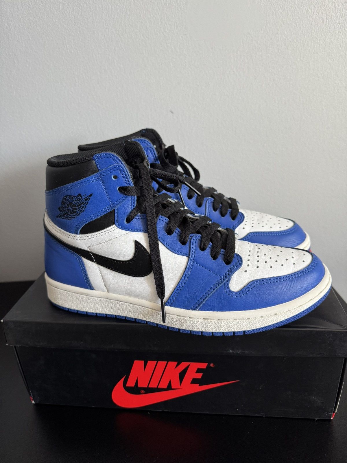 Jordan Brand Nike Air Jordan 1 off Retro High Game Royal White bred 2017 Size US 8.5 / EU 41-42 - 3 Thumbnail