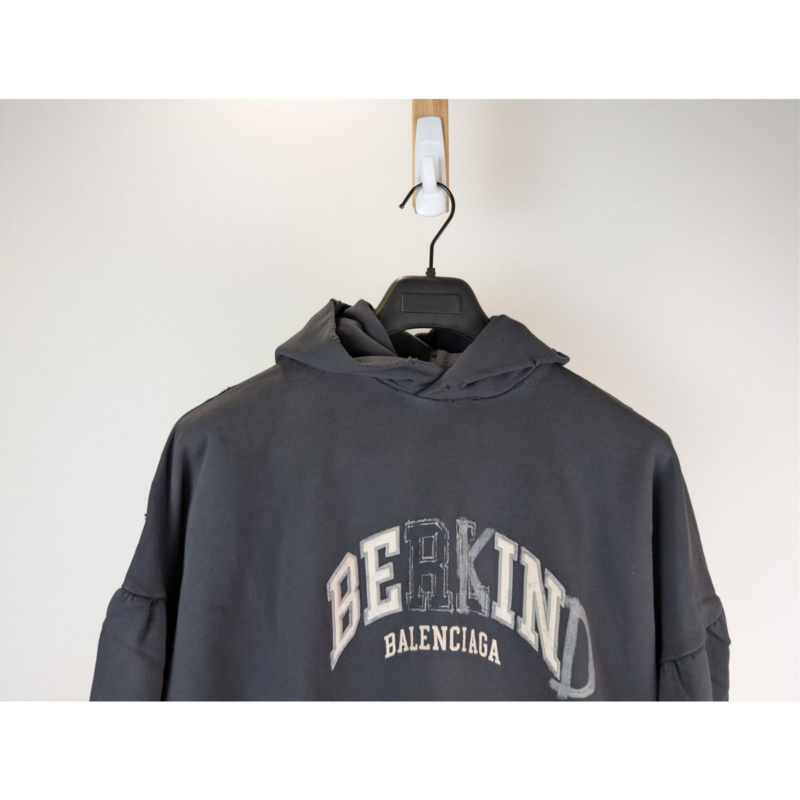 Balenciaga o1rshd1 Round Hoodie 1569 Be Kind Medium Molleton in Black Size US S / EU 44-46 / 1 - 3 Thumbnail