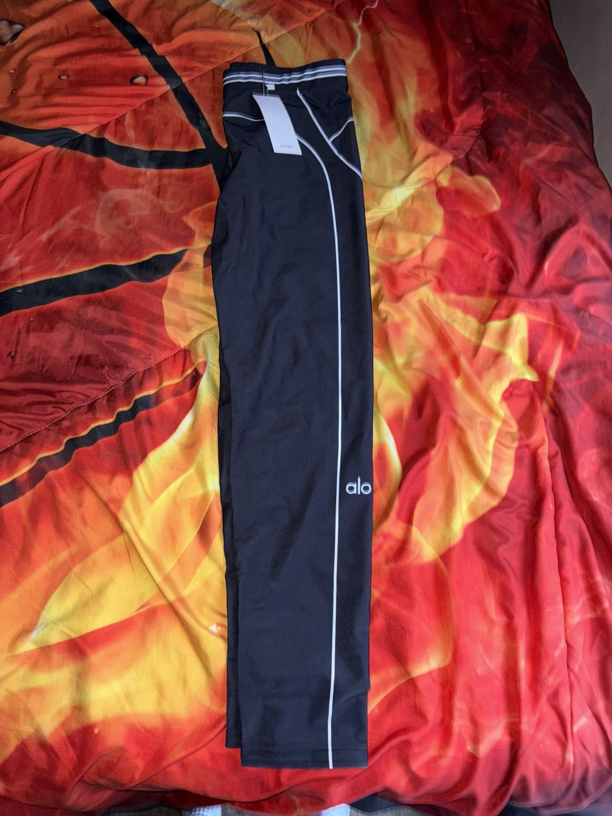 Alo Yoga Alo Yoga Black Matching Set NWT Leggings + Sports Bra Size 28" / US 6 / IT 42 - 4 Thumbnail
