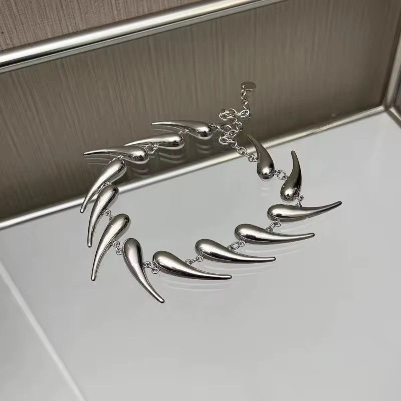 Vintage Metal Water Drop Thorn Pendants Necklaces Size ONE SIZE - 4 Thumbnail