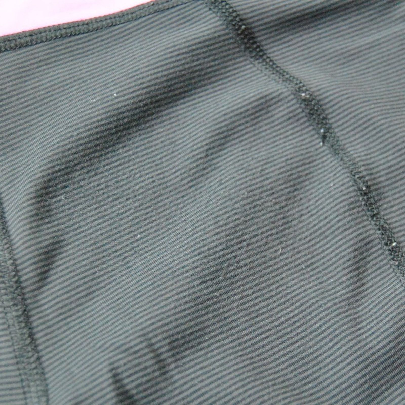 Lululemon Lululemon Black w/ Pink Leggings Size: 6 Size 28" / US 6 / IT 42 - 9 Thumbnail