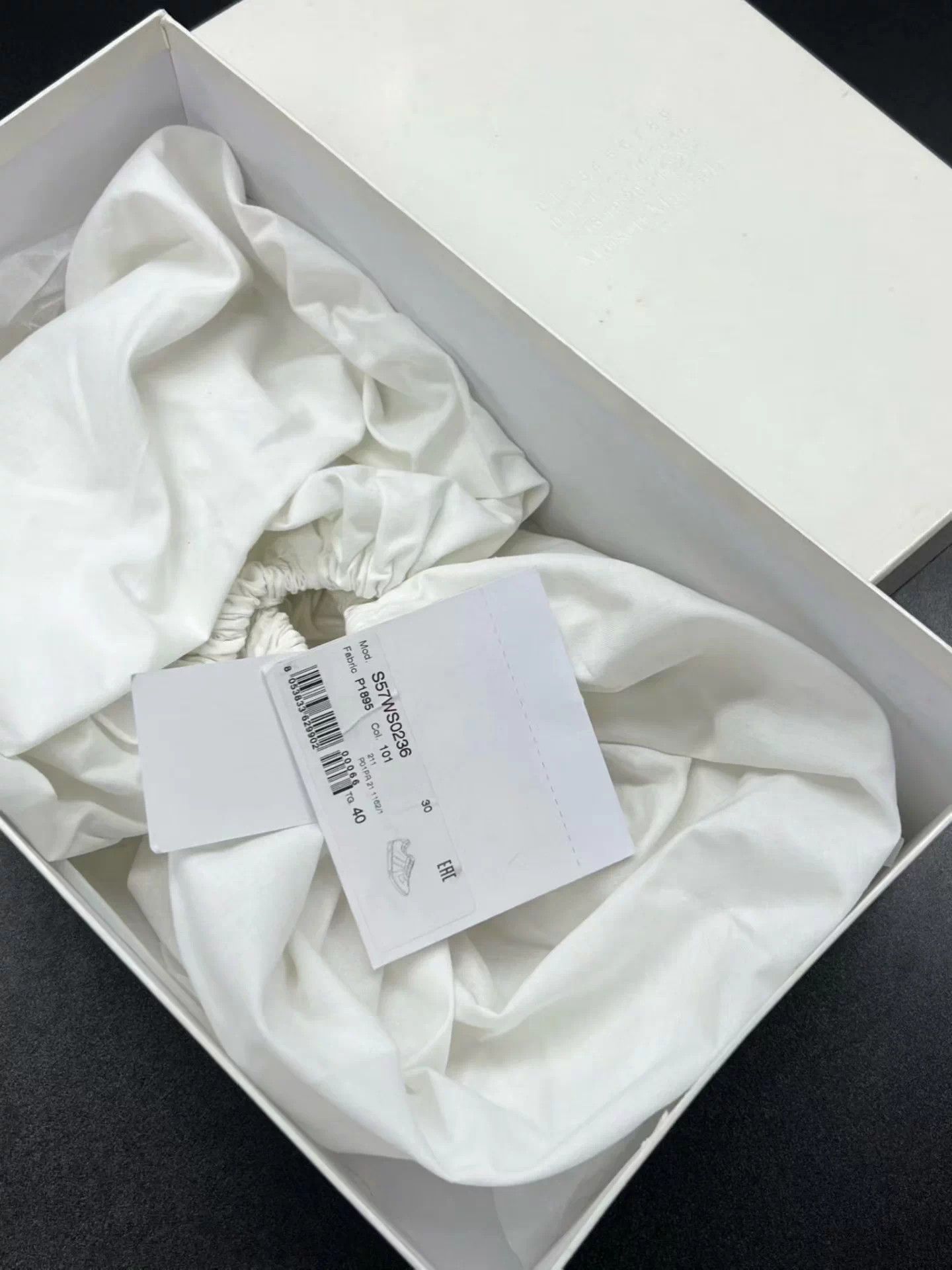 Maison Margiela Maison Margiela Gray/White Low Top Sneaker 40 EU Size US 7 / EU 40 - 9 Thumbnail