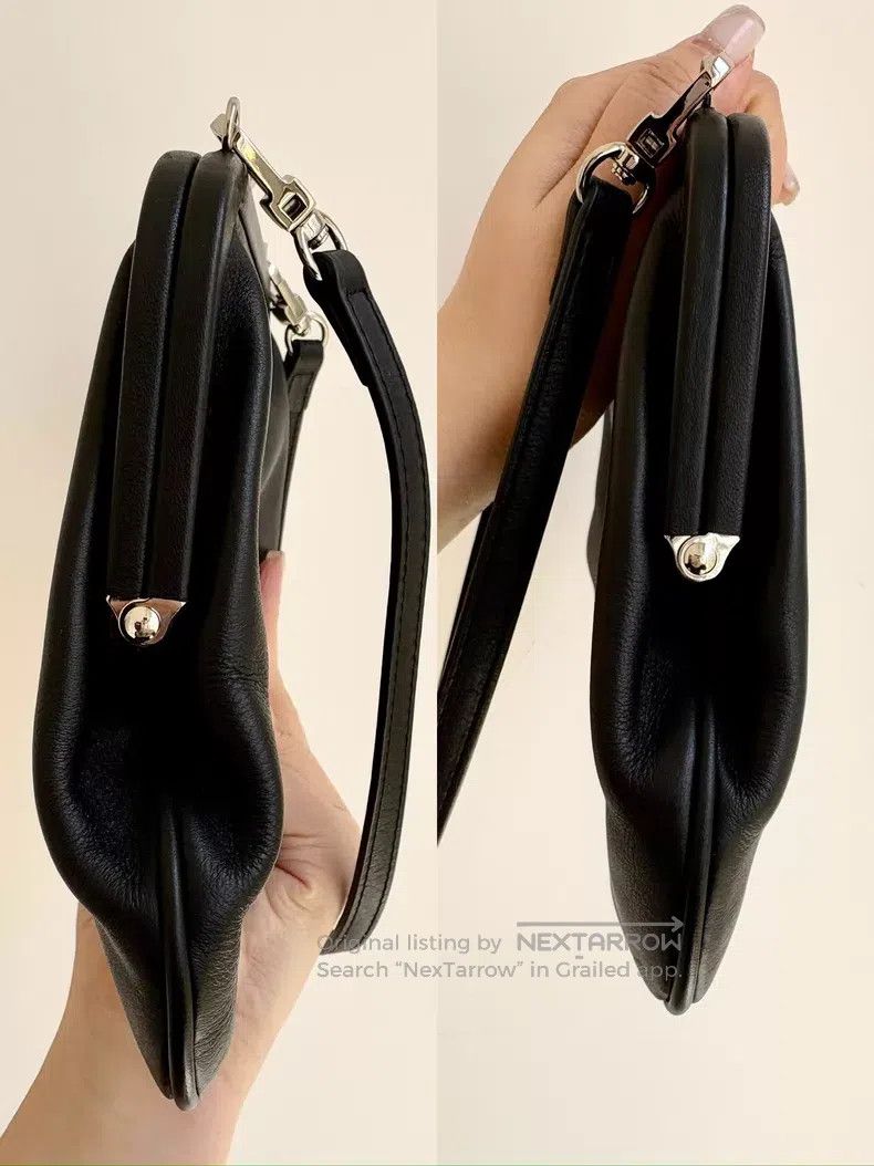 Vivienne Westwood Vivienne Westwood size OS Embossed large Saturn clasp singl Size ONE SIZE - 7 Thumbnail