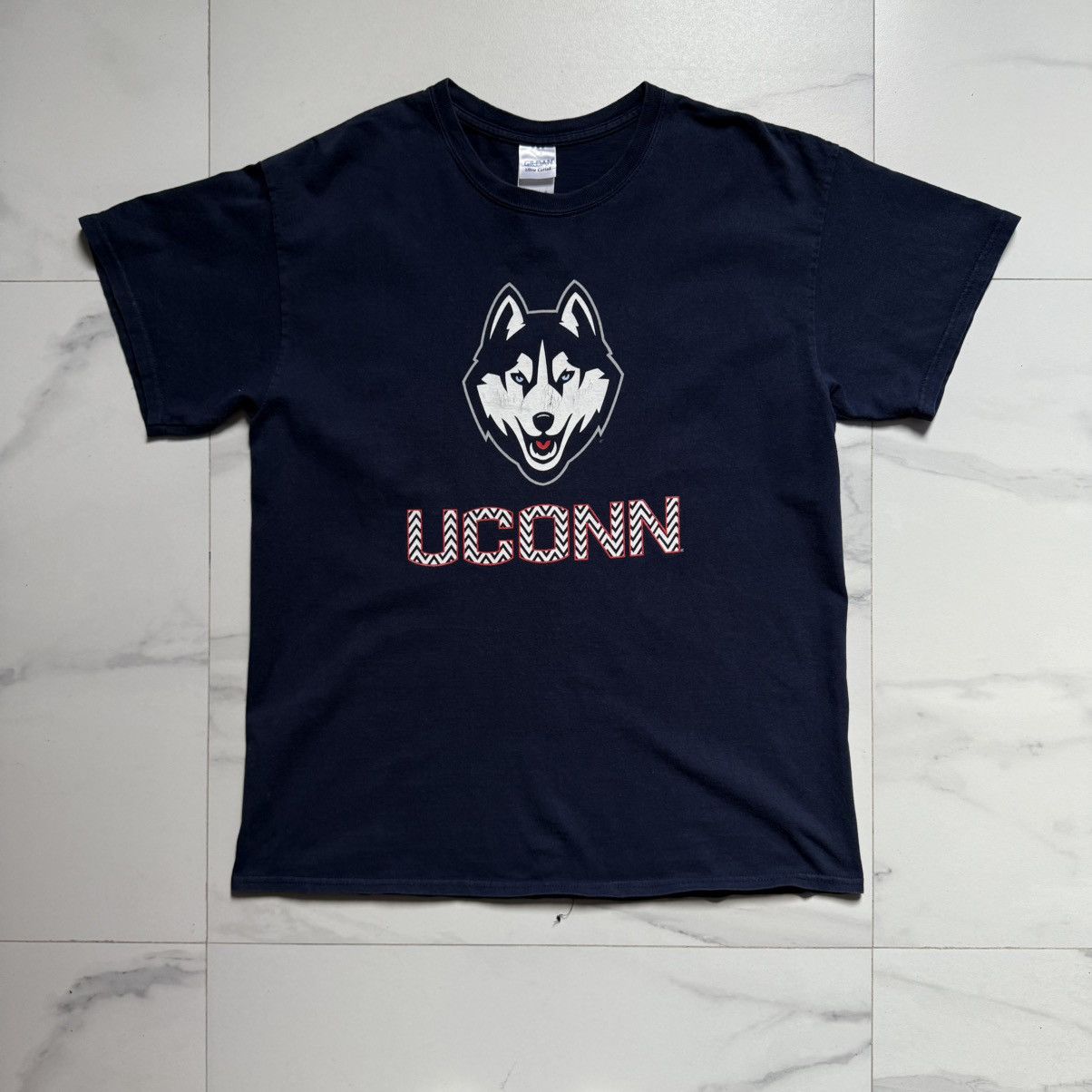 NCAA Vintage Y2K UCONN Huskies Icon Tee Size US L / EU 52-54 / 3 - 2 Thumbnail