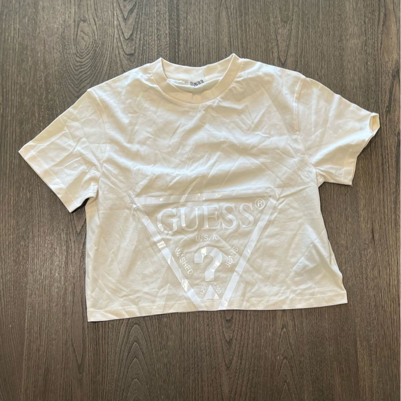 Guess NWOT Guess Light Beige Short Sleeve Crop Top Size M Size M / US 6-8 / IT 42-44 - 1 Thumbnail