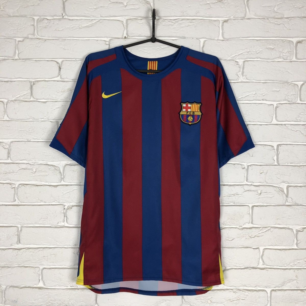 Other Barcelona Nike 2005 2006 home jersey vintage soccer Size US S / EU 44-46 / 1 - 1 Thumbnail