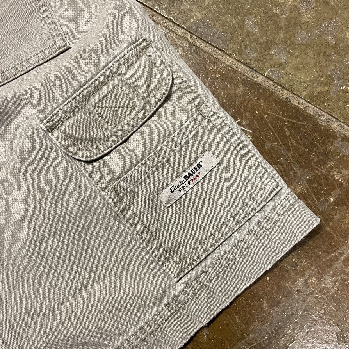 Eddie Bauer × Vintage Vintage 1990s Eddie Bauer Hiking Shorts - Carhartt Style Size US 30 / EU 46 - 4 Thumbnail